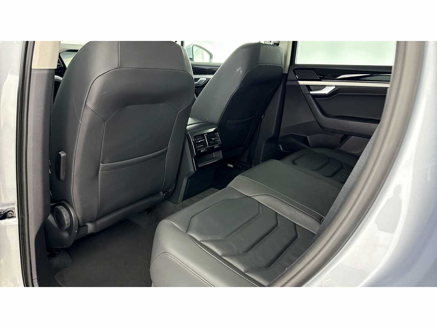 Volkswagen Touareg Diesel Estate 3.0 V6 TDI 4Motion SEL Tech 5dr Tip Auto
