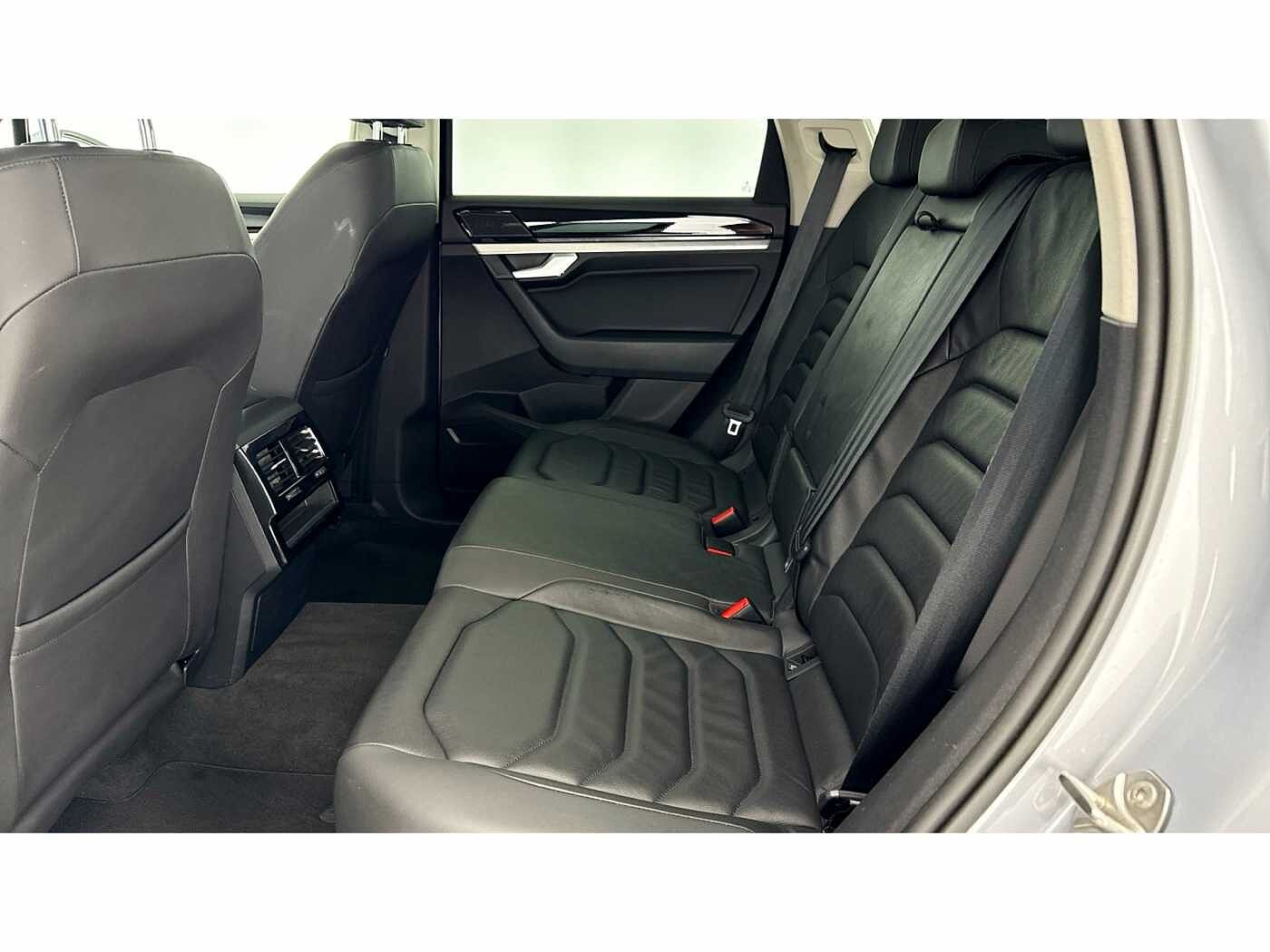 Volkswagen Touareg Diesel Estate 3.0 V6 TDI 4Motion SEL Tech 5dr Tip Auto
