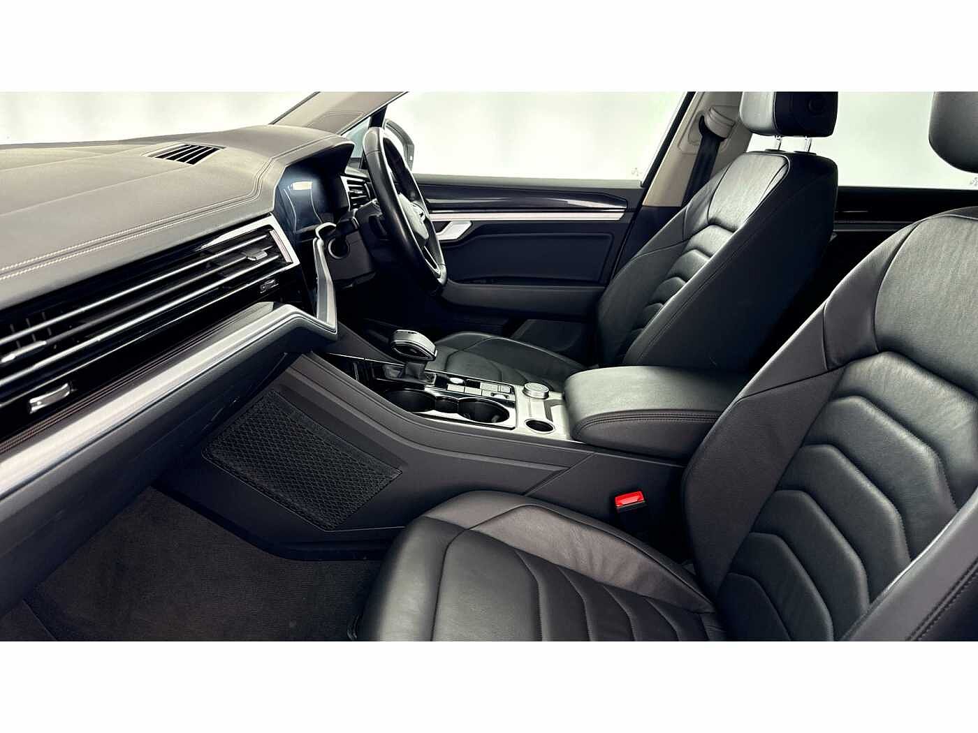 Volkswagen Touareg Diesel Estate 3.0 V6 TDI 4Motion SEL Tech 5dr Tip Auto