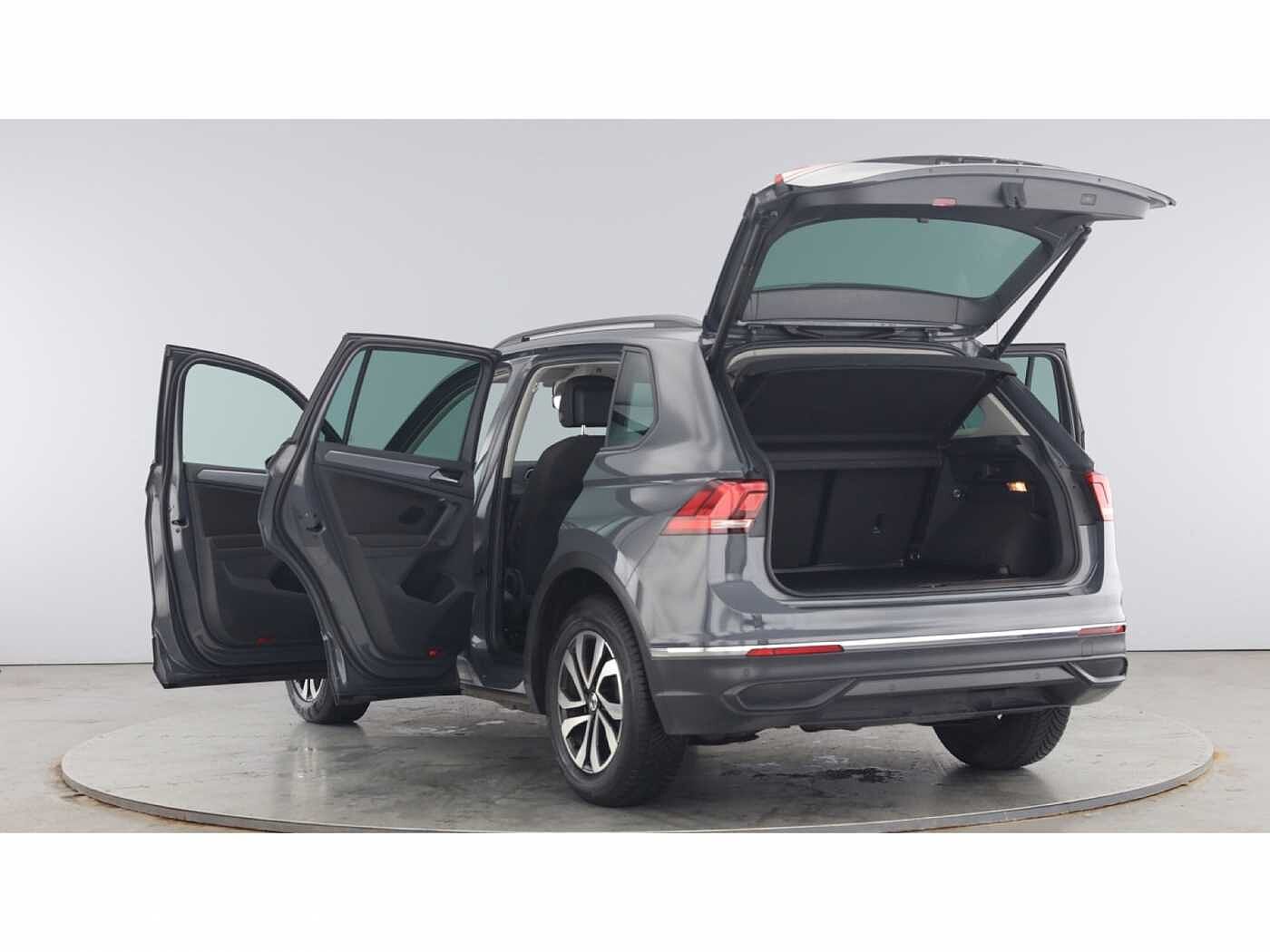 Volkswagen Tiguan 1.5 TSI (150ps) Active EVO Manual 5 door