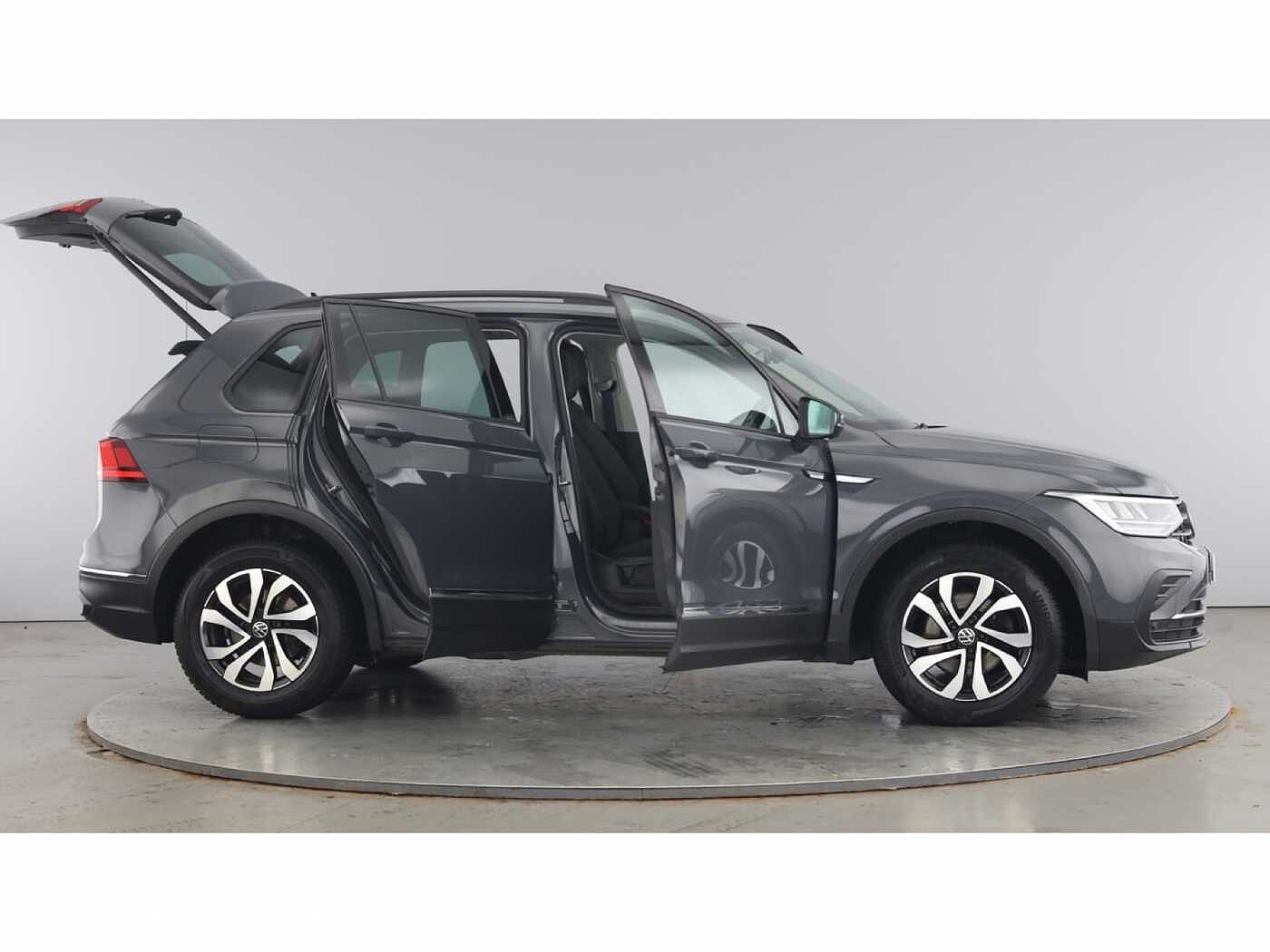 Volkswagen Tiguan 1.5 TSI (150ps) Active EVO Manual 5 door