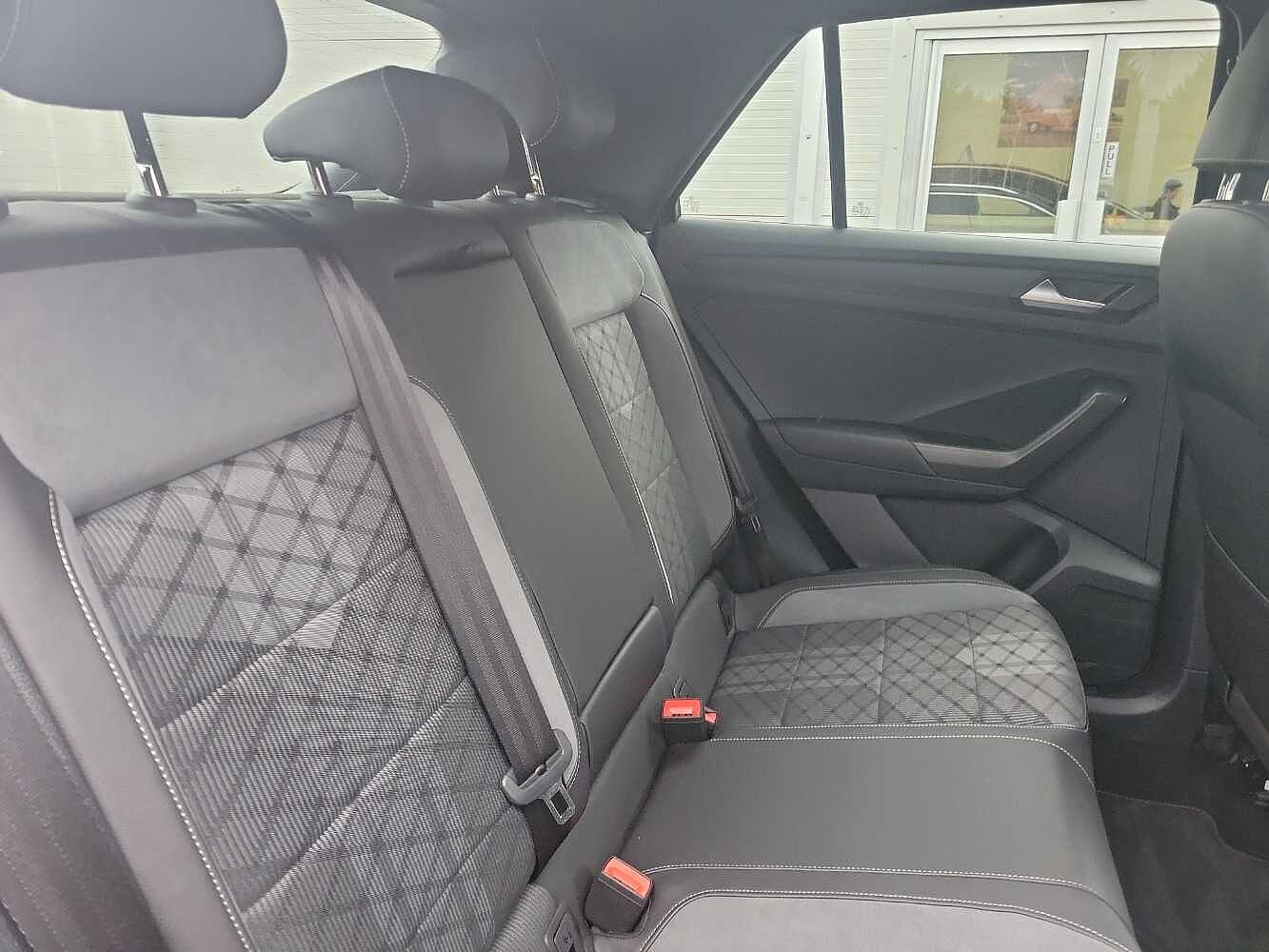 Volkswagen T-ROC 1.5 TSI (150ps) R-Line *Camera, Black Nevada Alloys* DSG