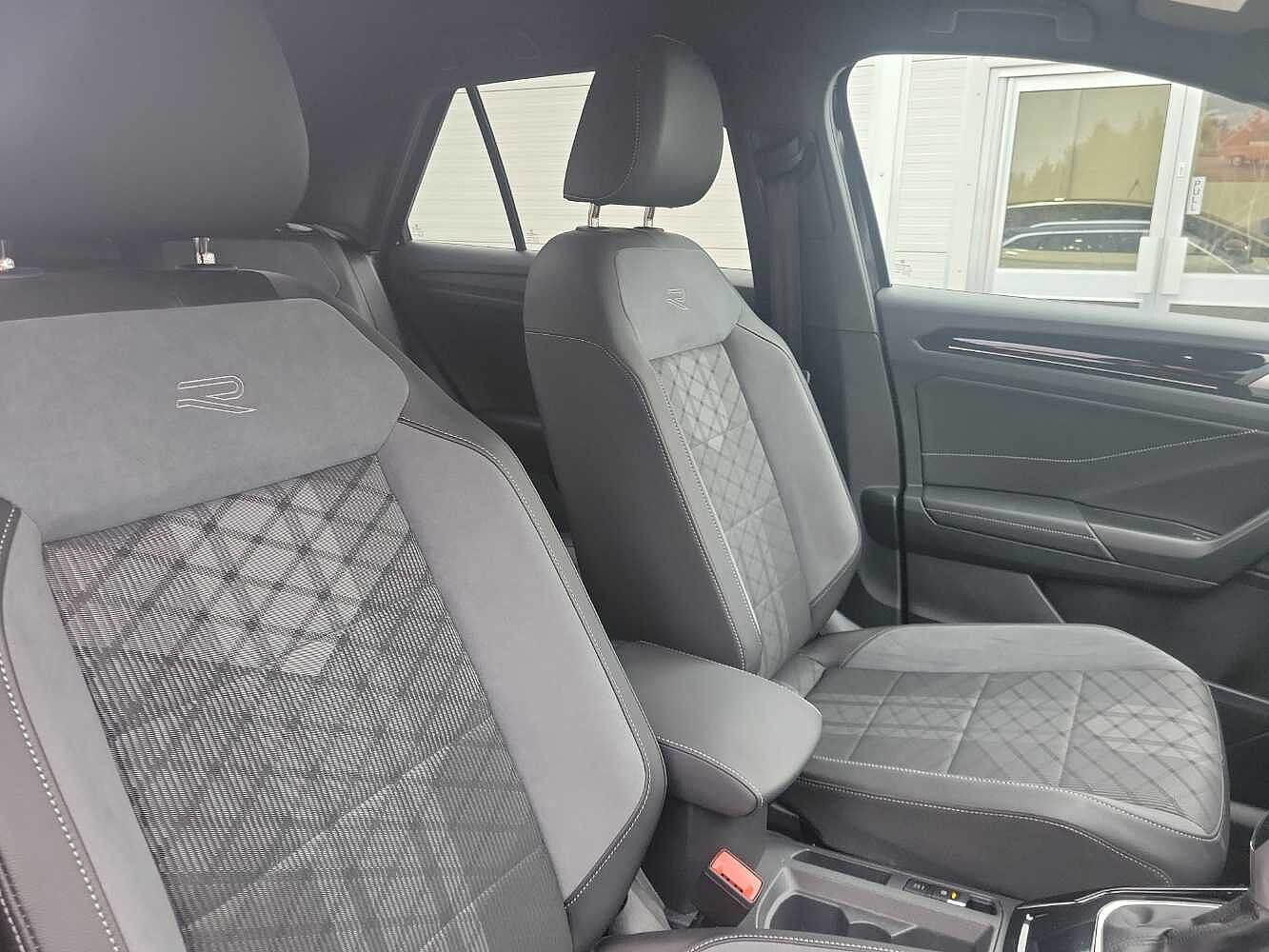 Volkswagen T-ROC 1.5 TSI (150ps) R-Line *Camera, Black Nevada Alloys* DSG