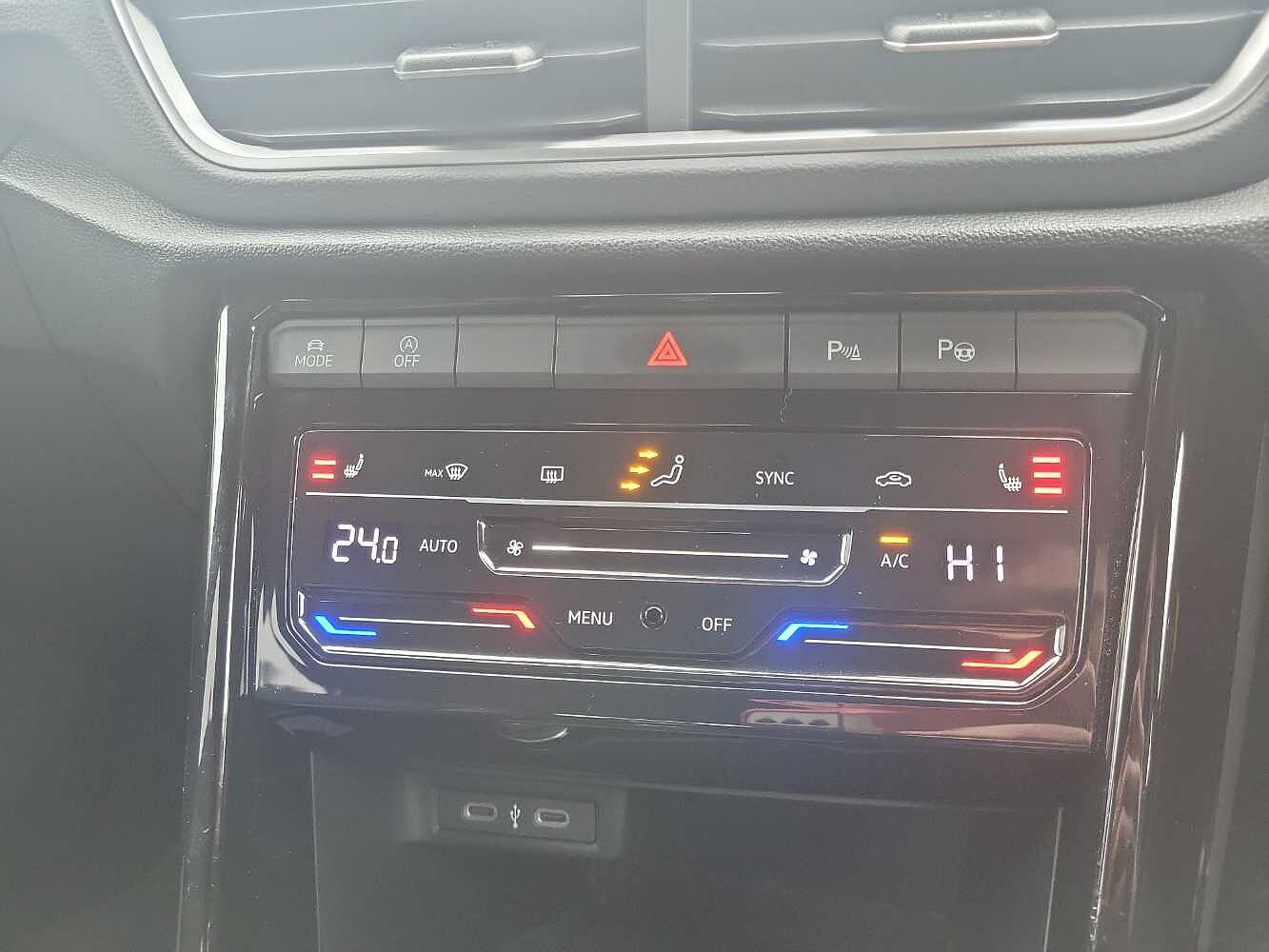 Volkswagen T-ROC 1.5 TSI (150ps) R-Line *Camera, Black Nevada Alloys* DSG