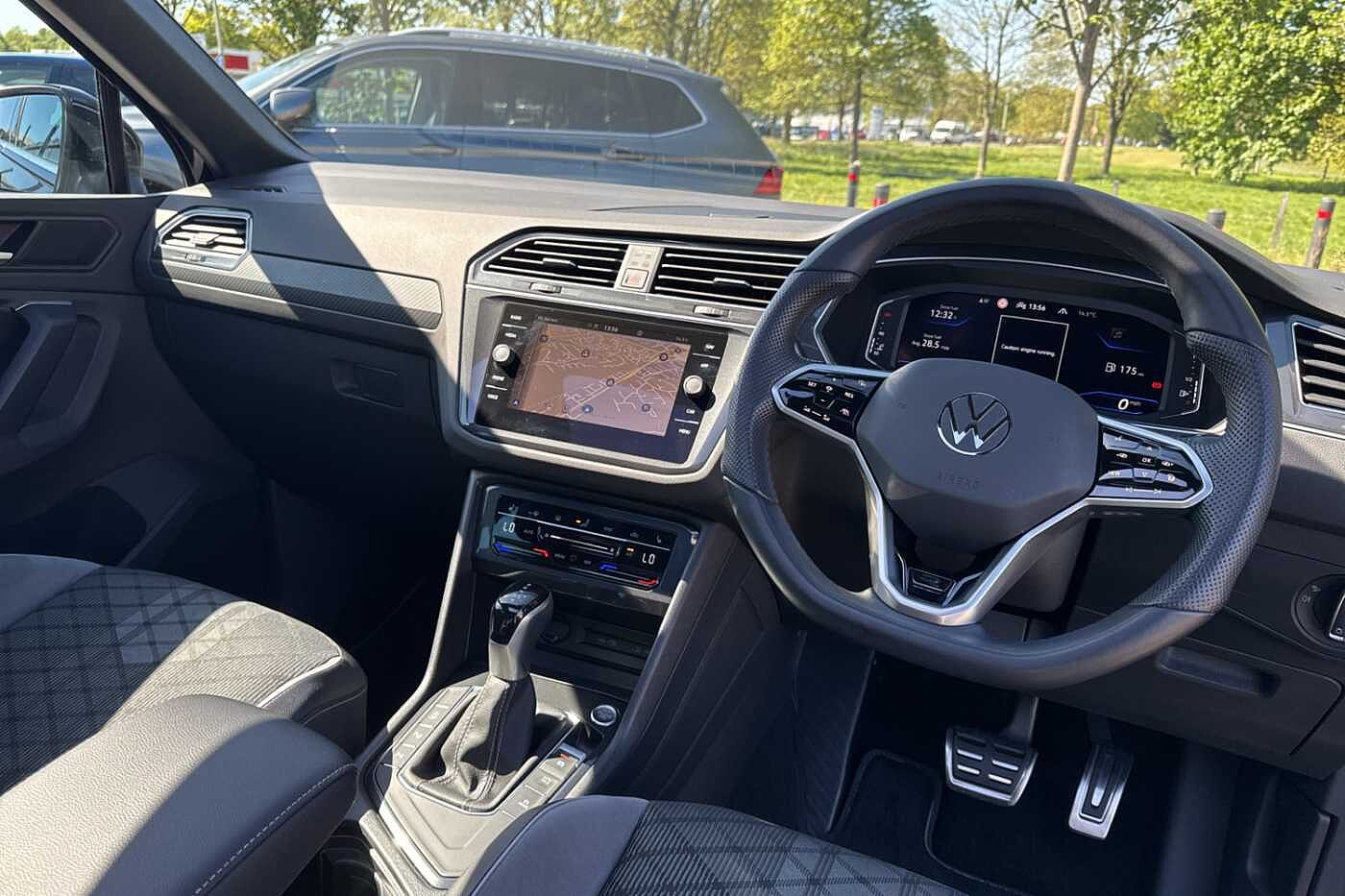 Volkswagen Tiguan *Pan Roof, Keyless* 1.5 TSI (150ps) R-Line EVO DSG
