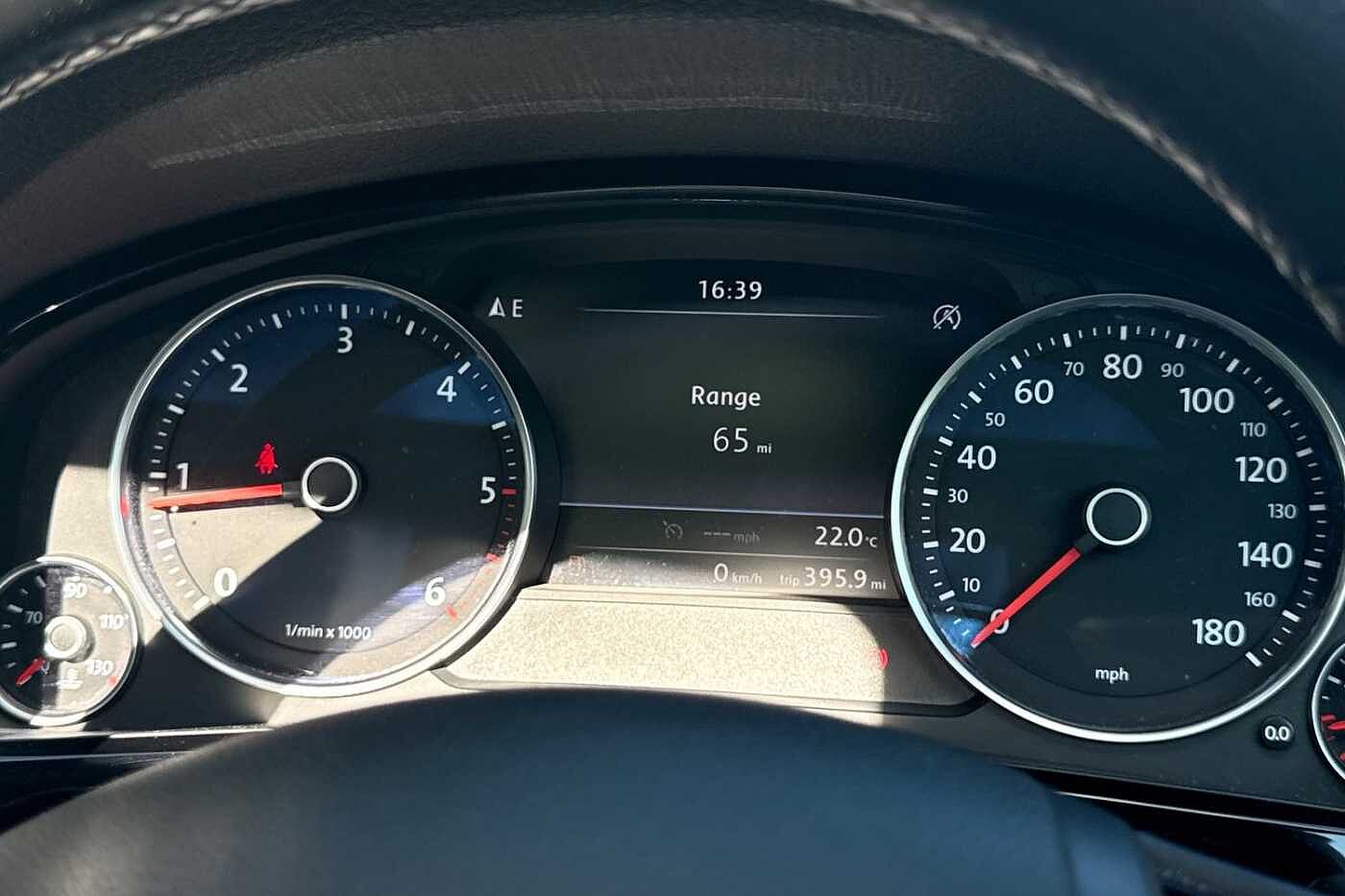 Volkswagen Touareg 3.0 TDI V6 R-Line SUV 5dr Diesel Tiptronic 4WD Euro 6 (s/s) (262 ps)