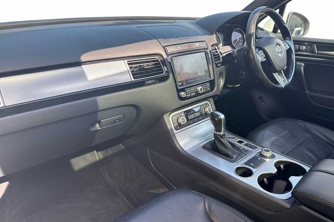 Volkswagen Touareg 3.0 TDI V6 R-Line SUV 5dr Diesel Tiptronic 4WD Euro 6 (s/s) (262 ps)