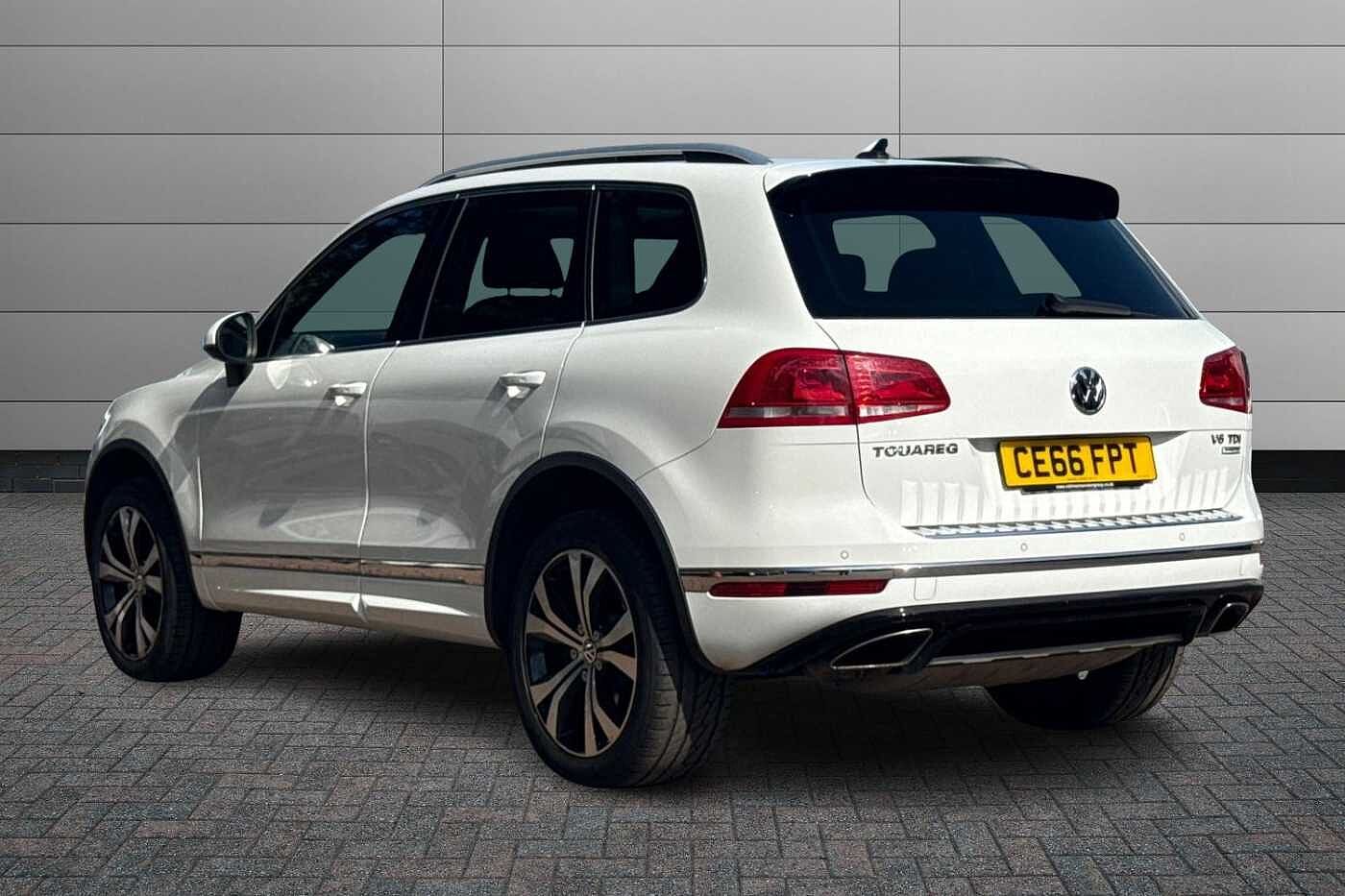 Volkswagen Touareg 3.0 TDI V6 R-Line SUV 5dr Diesel Tiptronic 4WD Euro 6 (s/s) (262 ps)
