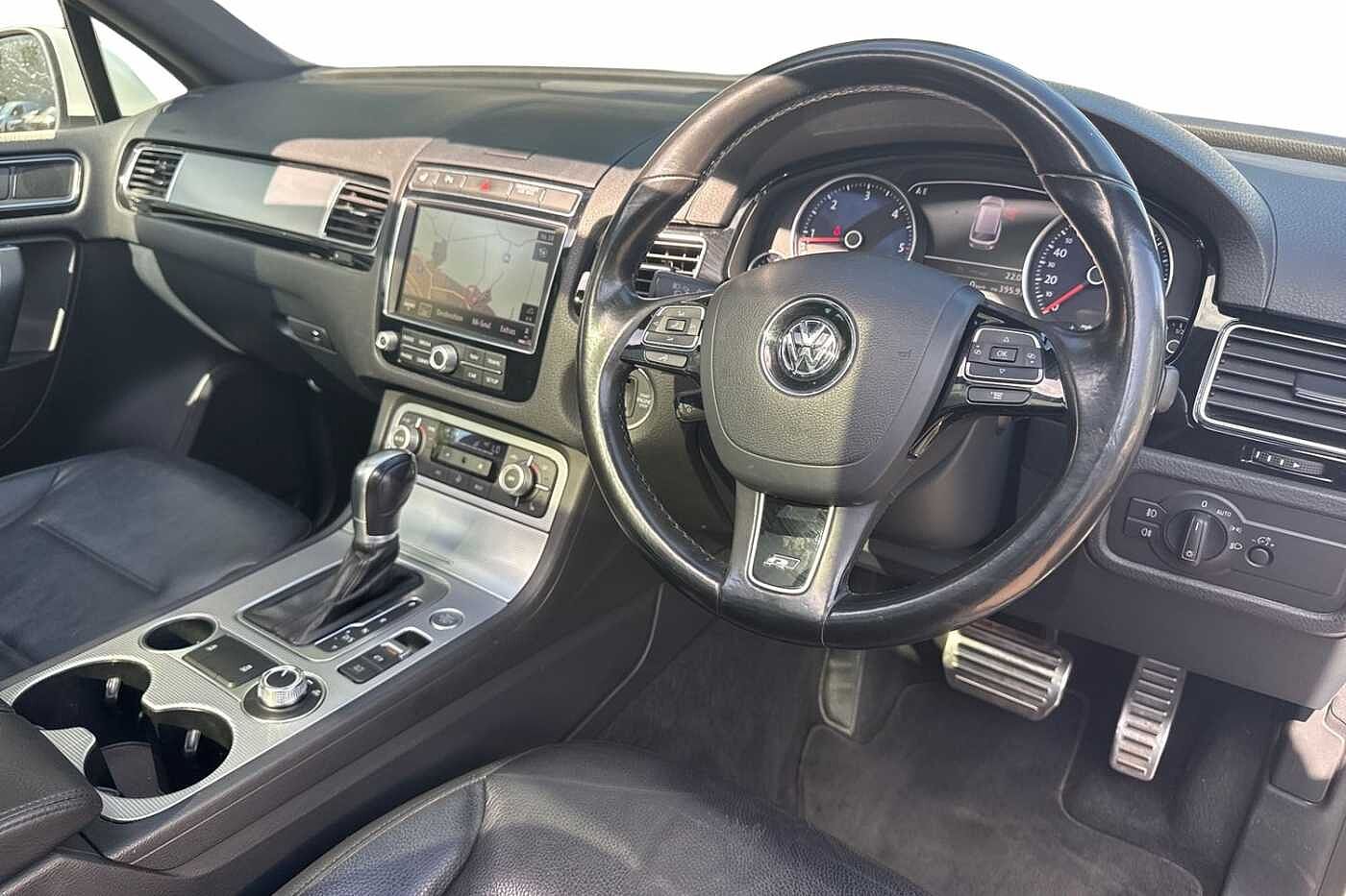 Volkswagen Touareg 3.0 TDI V6 R-Line SUV 5dr Diesel Tiptronic 4WD Euro 6 (s/s) (262 ps)