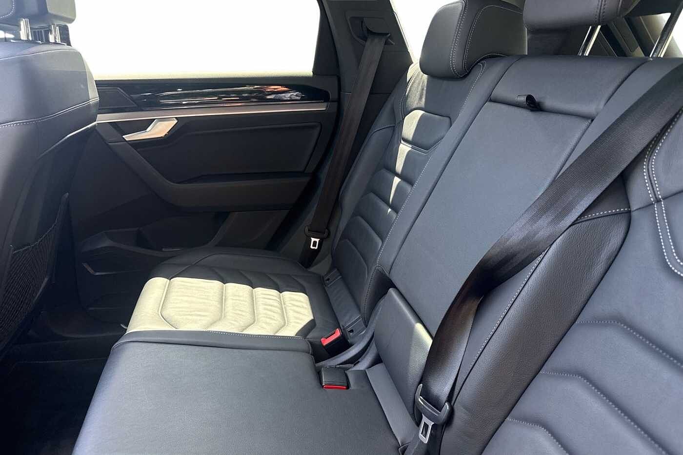 Volkswagen Touareg 3.0 TDI V6 Black Edition SUV 5dr Diesel Tiptronic 4Motion Euro 6 (s/s) (286 ps)