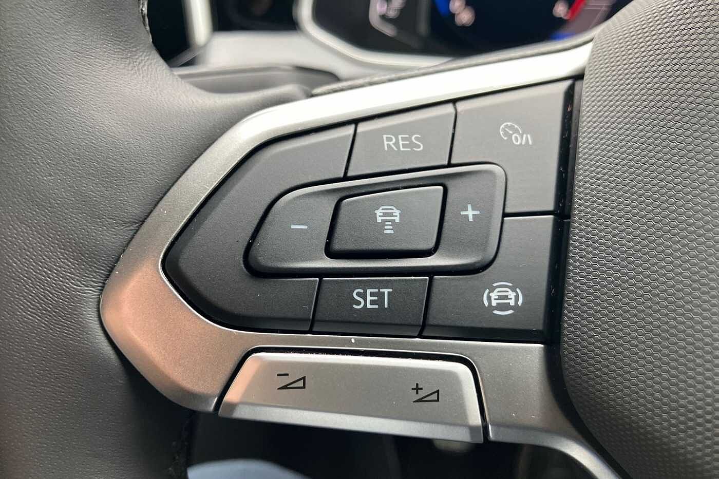 Volkswagen T-ROC 1.5 TSI (150ps) R-Line EVO