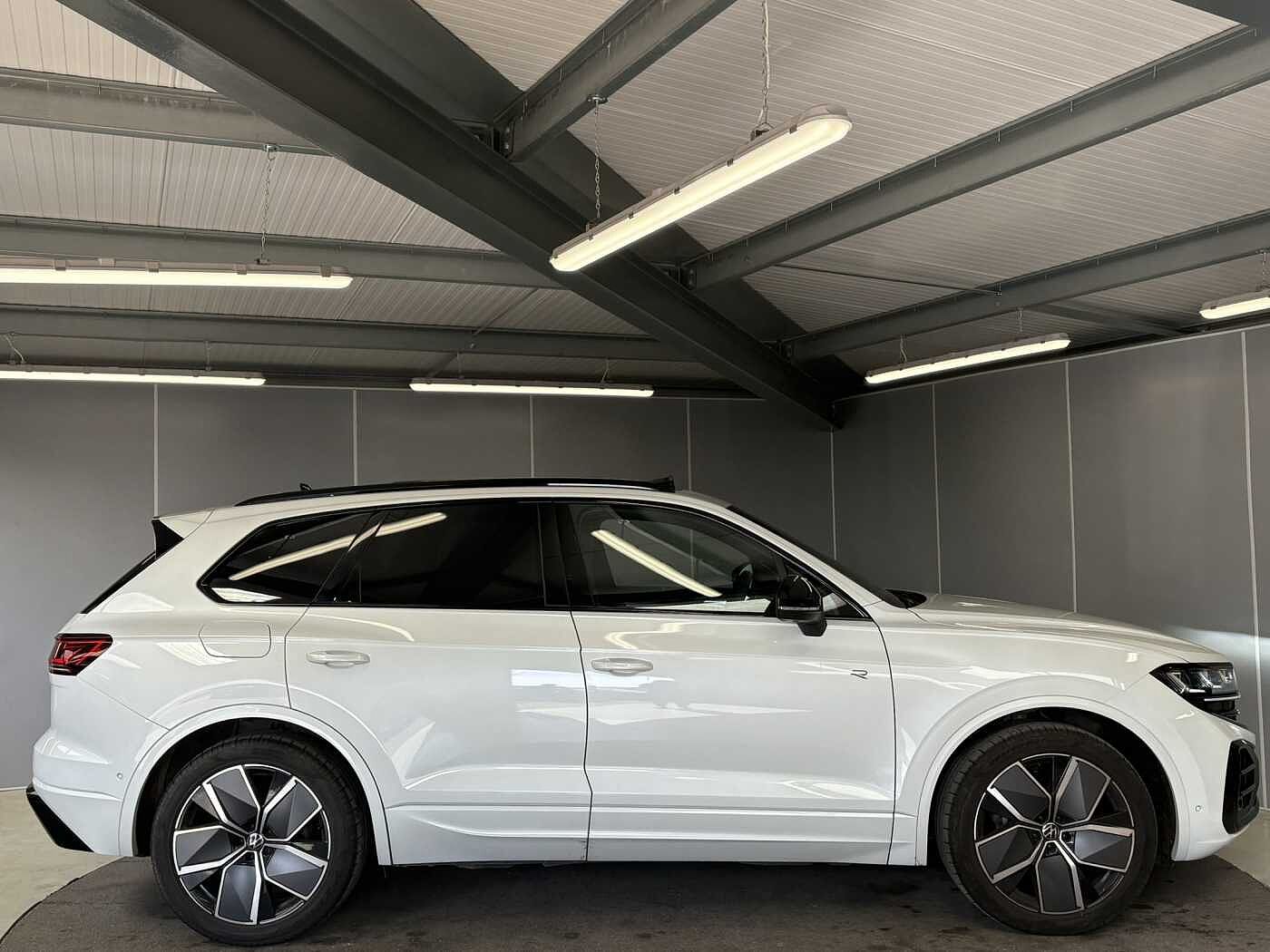 Volkswagen Touareg 3.0TDI (286ps) Black Edition 4Motion 5dr
