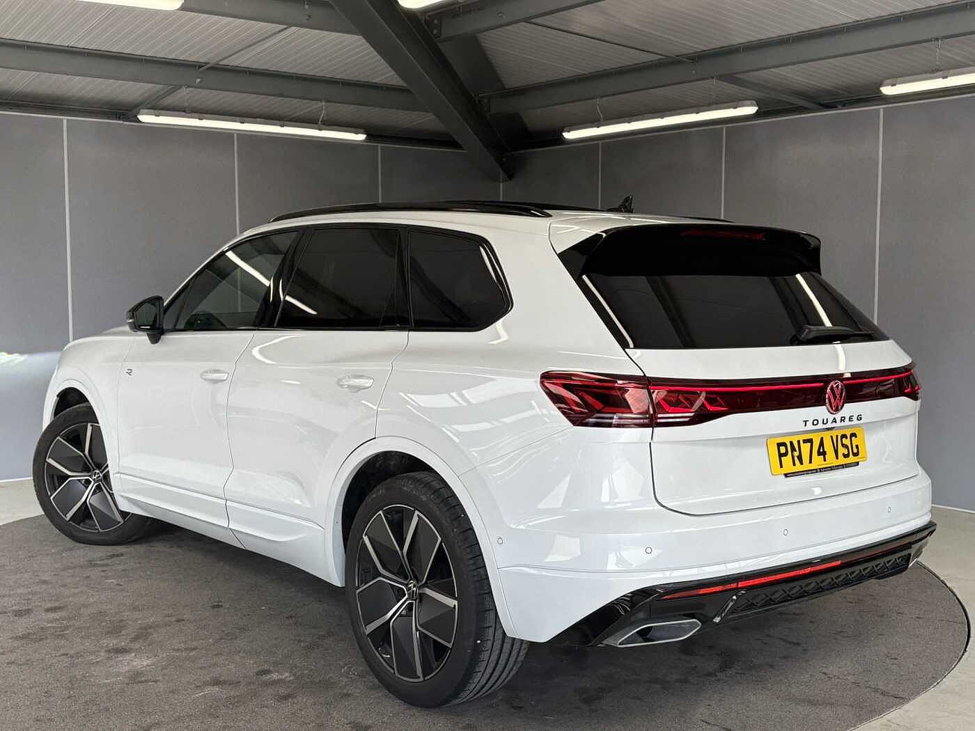 Volkswagen Touareg 3.0TDI (286ps) Black Edition 4Motion 5dr