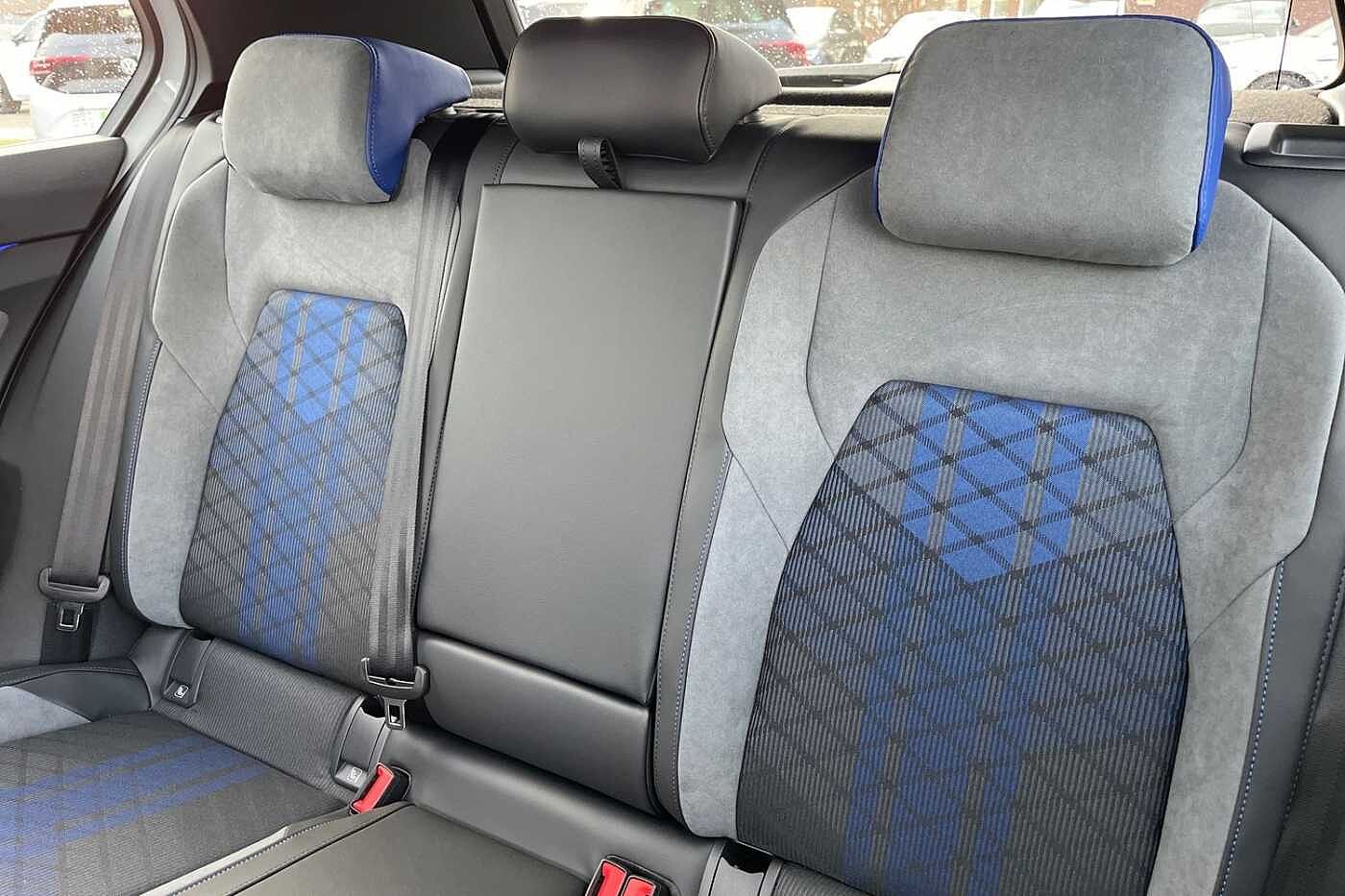 Volkswagen Golf 2.0 TSI 333 R Black Edition 4M DSG ⭐Sunroof, Winter pack, 19' Warmenau Alloys⭐