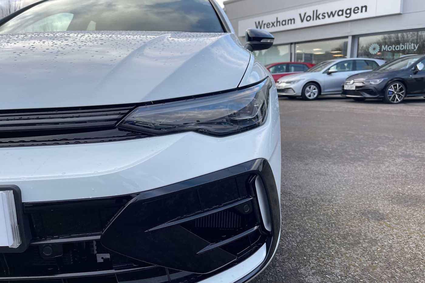 Volkswagen Golf 2.0 TSI 333 R Black Edition 4M DSG ⭐Sunroof, Winter pack, 19' Warmenau Alloys⭐