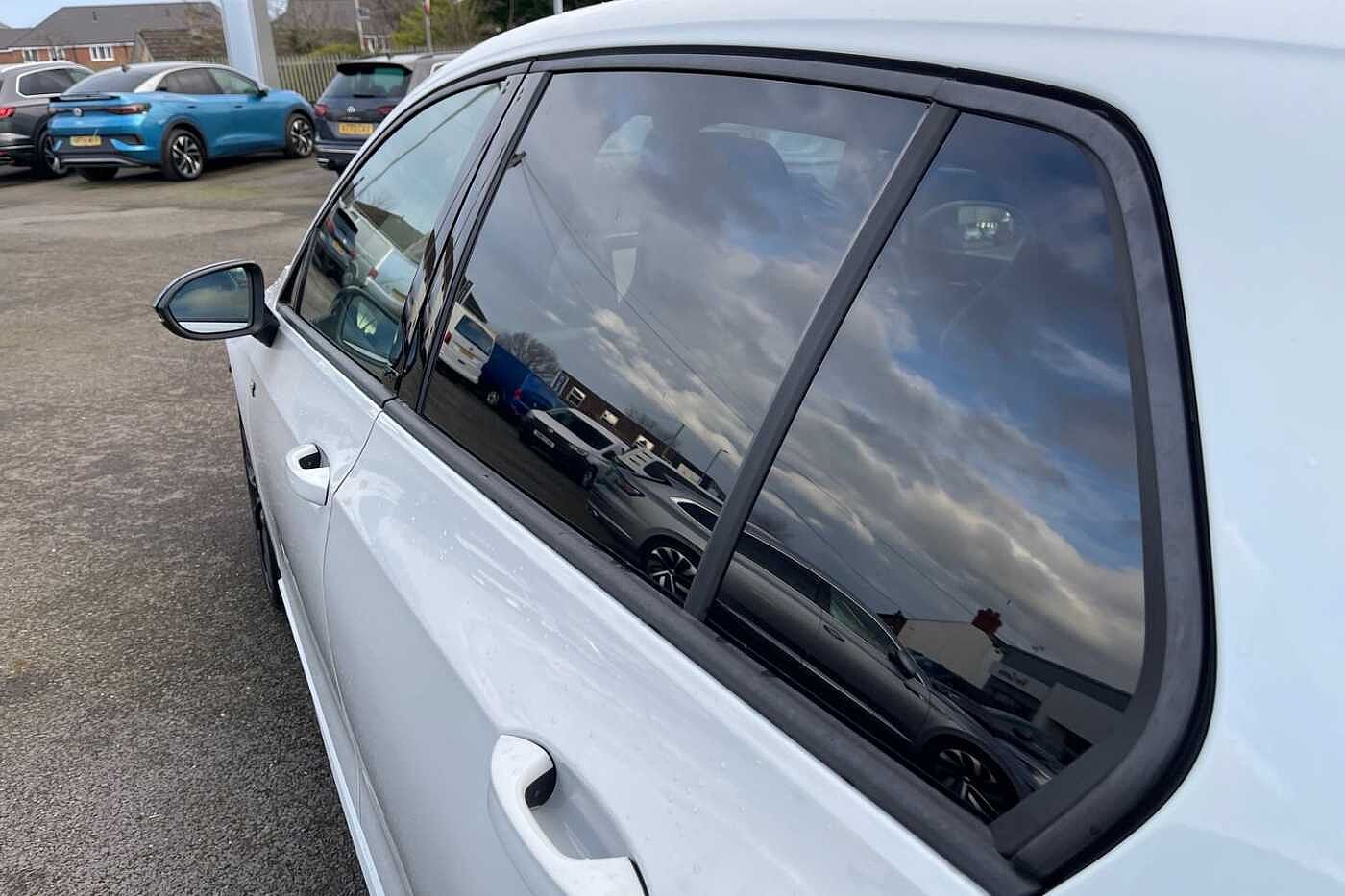 Volkswagen Golf 2.0 TSI 333 R Black Edition 4M DSG ⭐Sunroof, Winter pack, 19' Warmenau Alloys⭐