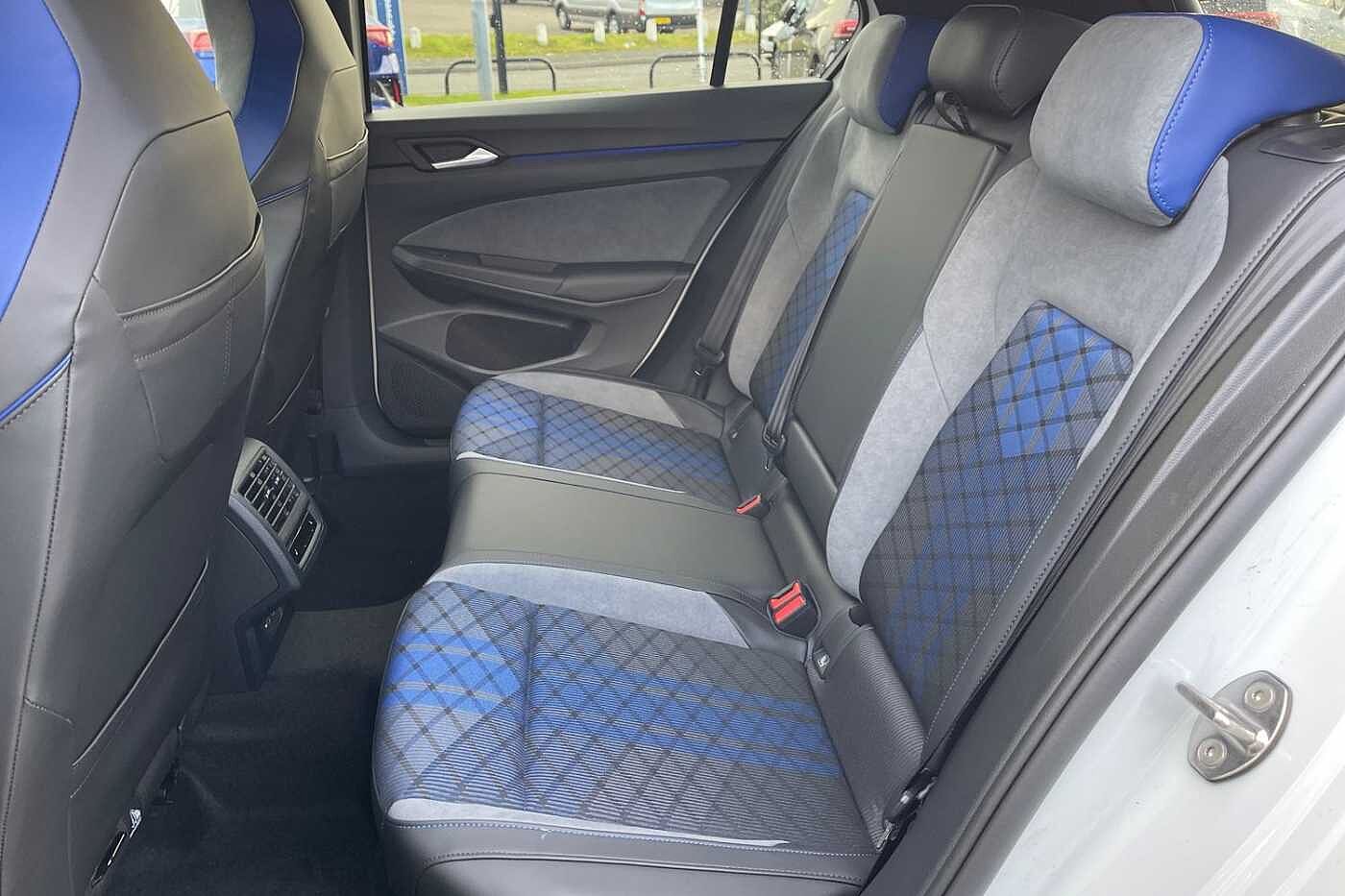 Volkswagen Golf 2.0 TSI 333 R Black Edition 4M DSG ⭐Sunroof, Winter pack, 19' Warmenau Alloys⭐