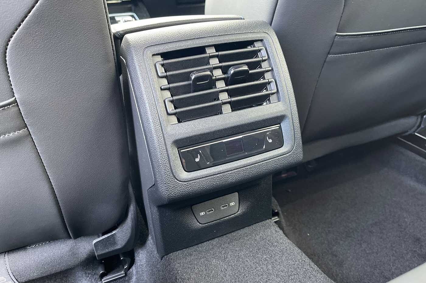 Volkswagen Golf 2.0 TSI 333 R Black Edition 4M DSG ⭐Sunroof, Winter pack, 19' Warmenau Alloys⭐