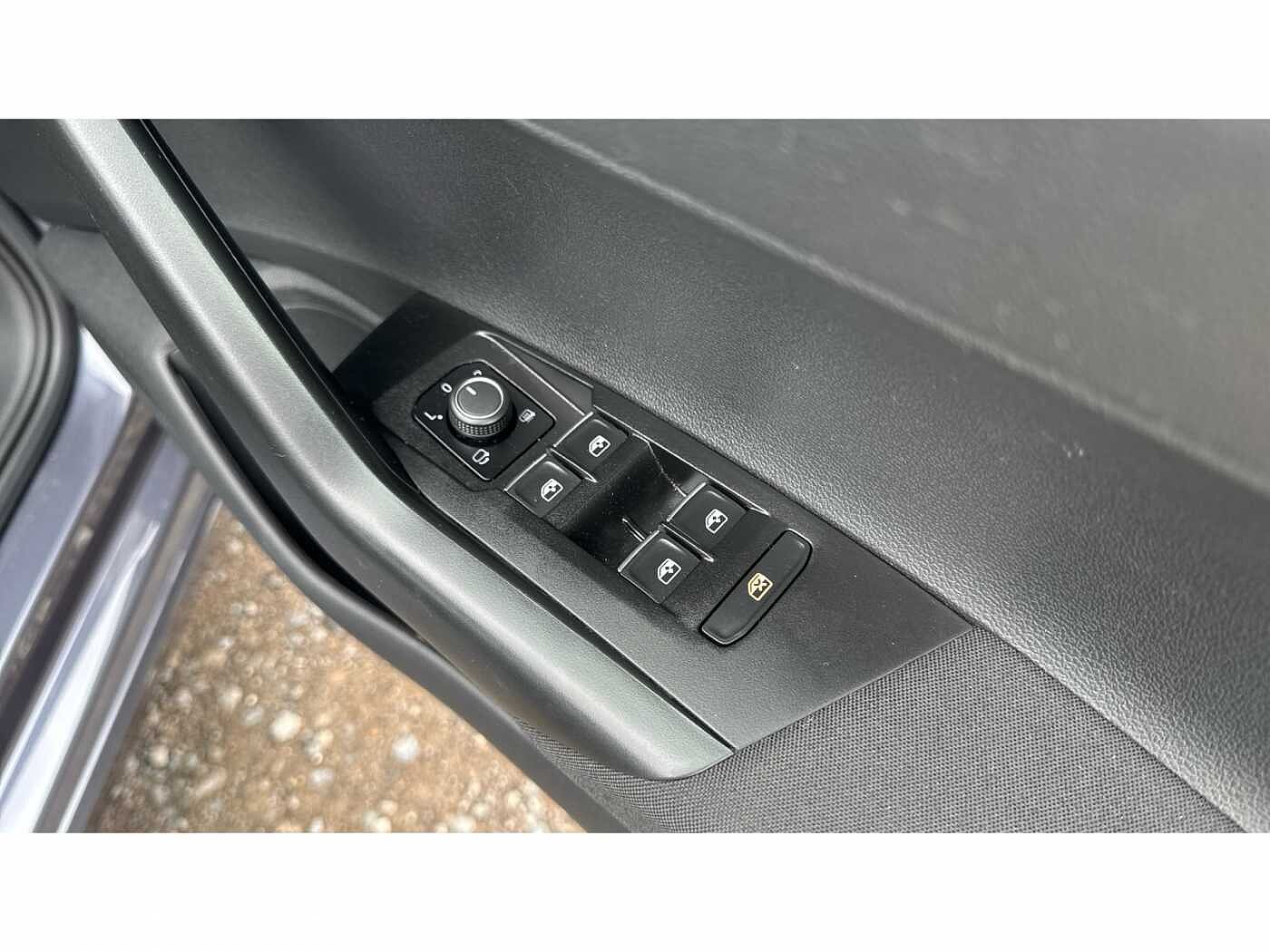 Volkswagen Polo Style 1.0 TSI 95PS 5-speed Manual 5 Door