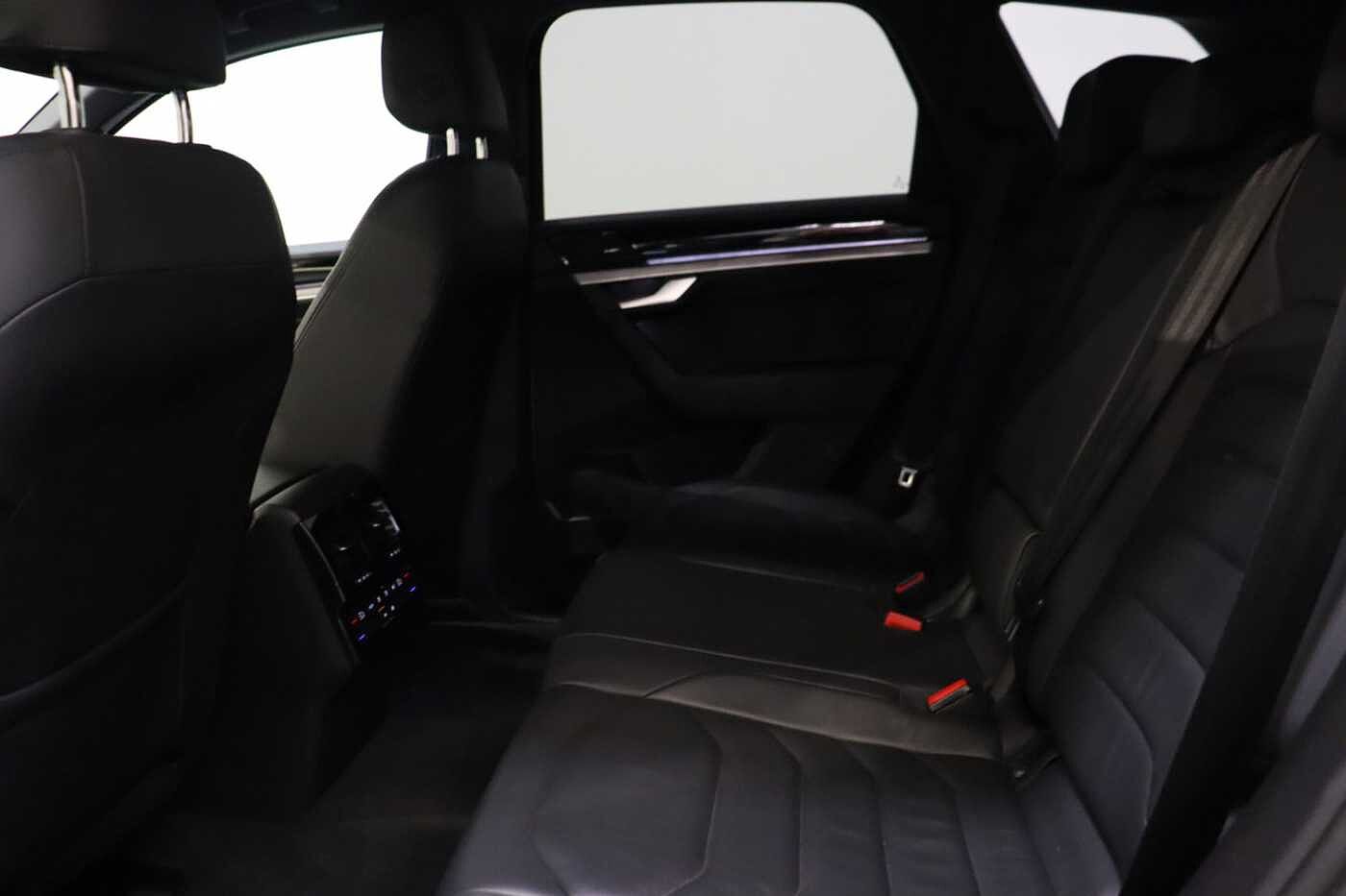 Volkswagen Touareg 3.0 V6 TDI 4Motion R-Line 5dr Tip Auto