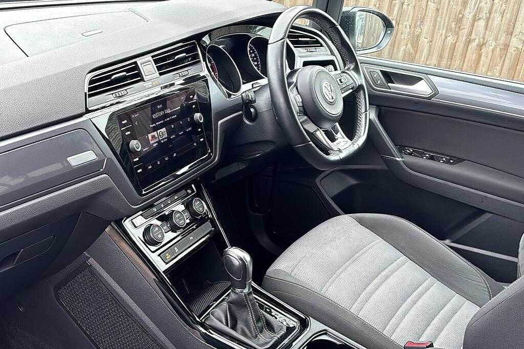 Volkswagen Touran MPV 1.5 TSI R-Line EVO 150ps DSG