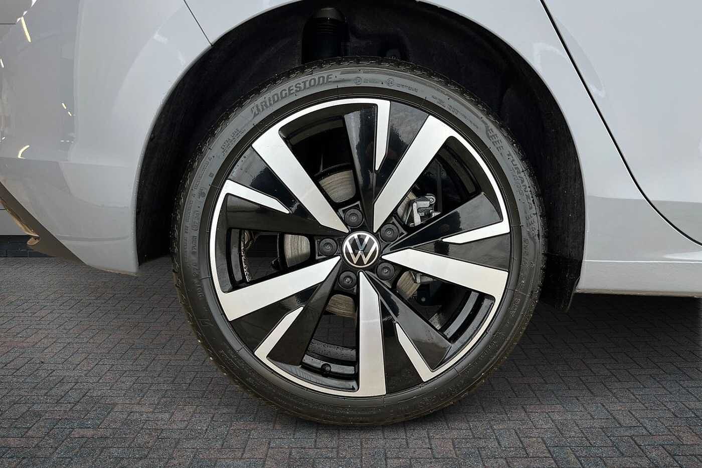 Volkswagen Golf 1.5 TSI eHybrid 19.7kWh Style Hatchback 5dr Petrol Plug-in Hybrid DSG Euro 6 (s/