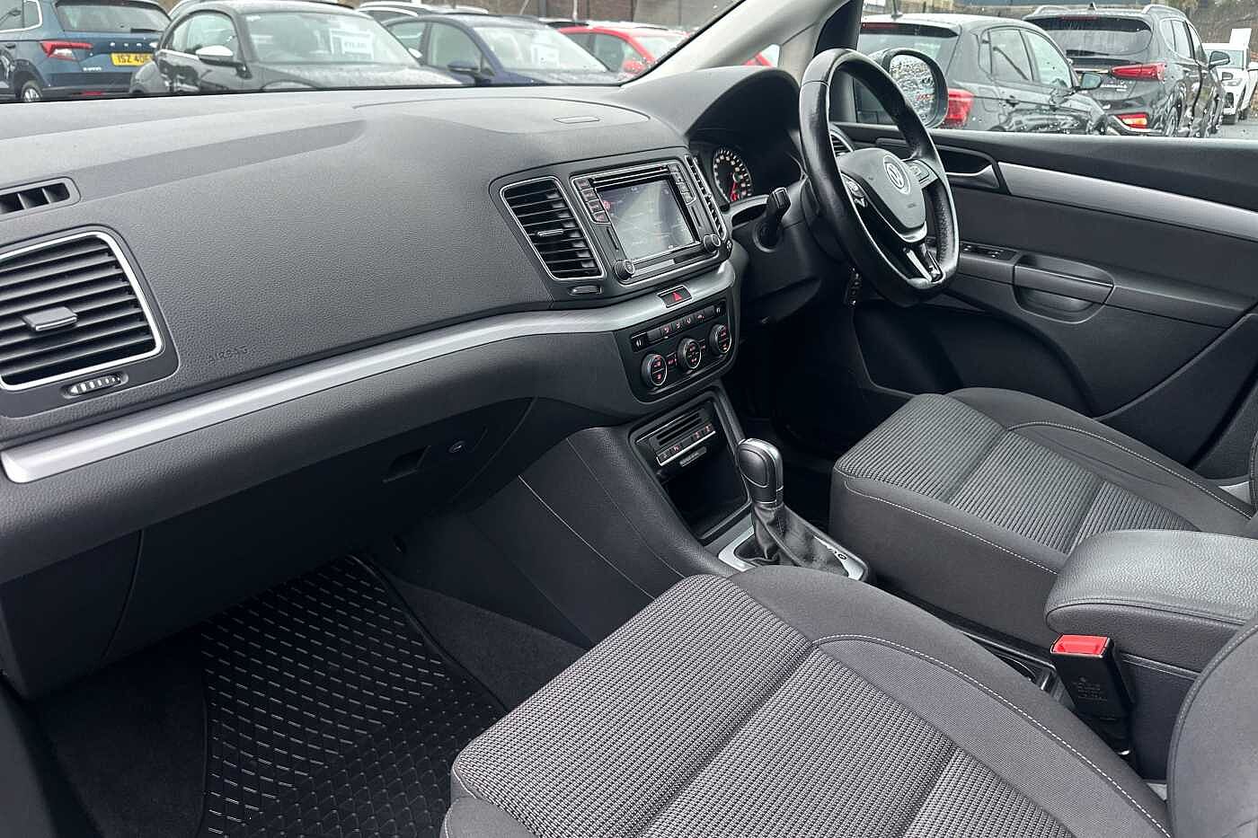 Volkswagen Sharan 2.0 TDI SCR SE NAV 150PS DSG