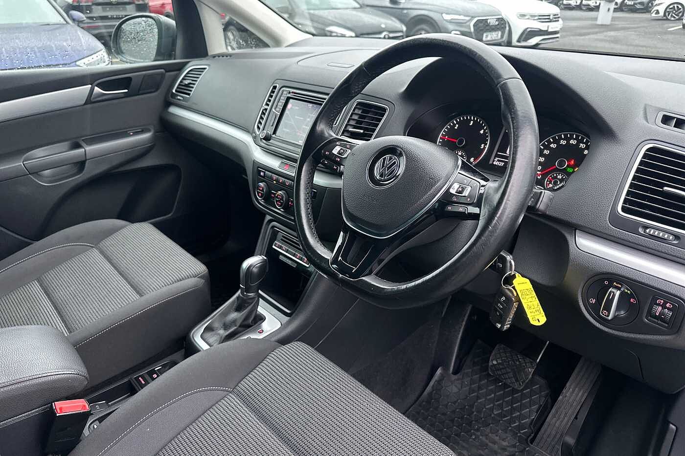 Volkswagen Sharan 2.0 TDI SCR SE NAV 150PS DSG