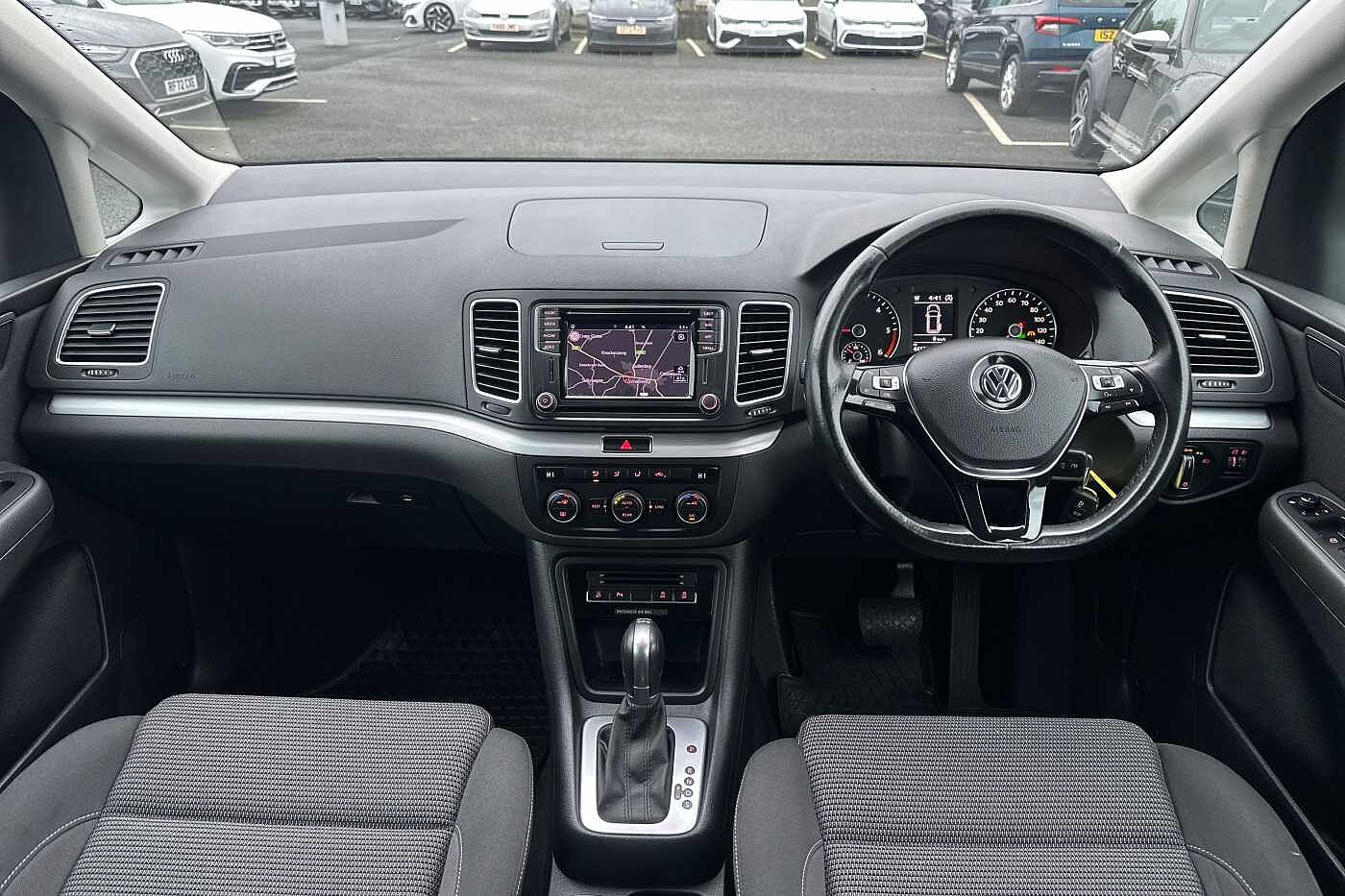 Volkswagen Sharan 2.0 TDI SCR SE NAV 150PS DSG