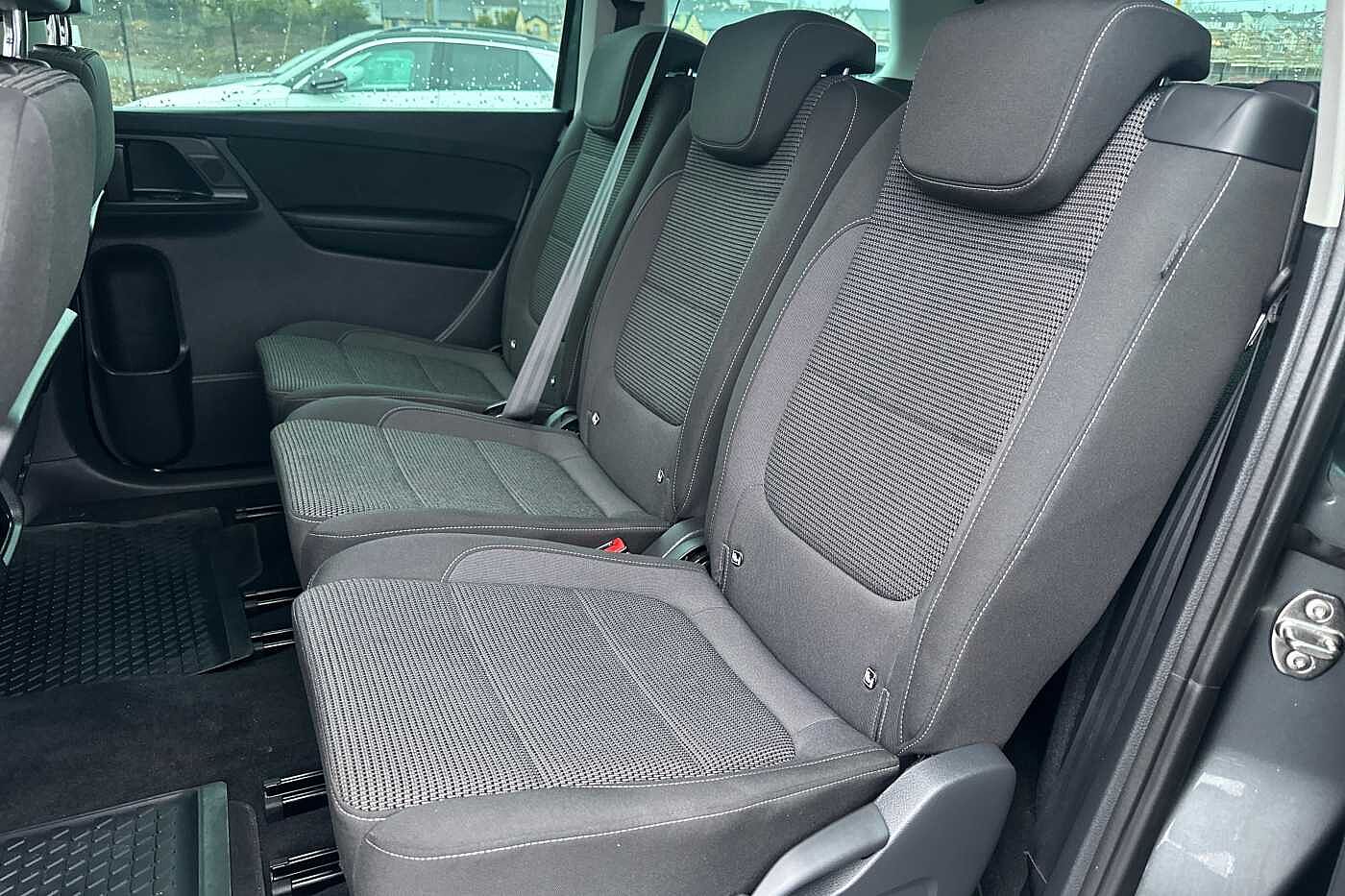 Volkswagen Sharan 2.0 TDI SCR SE NAV 150PS DSG