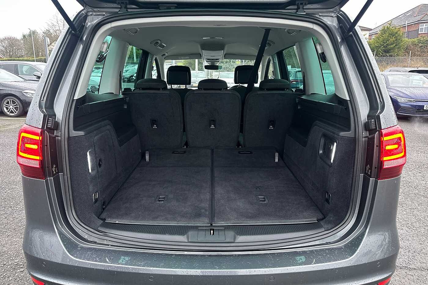 Volkswagen Sharan 2.0 TDI SCR SE NAV 150PS DSG