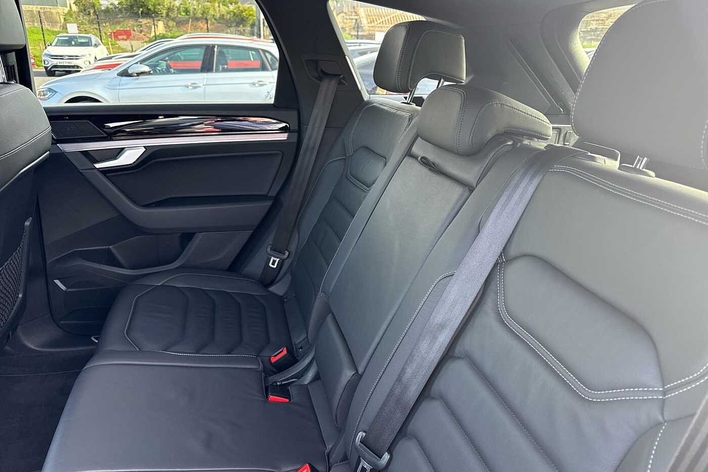 Volkswagen Touareg 3.0 TDI SCR 286PS 4MOTION R-Line Tech 5dr