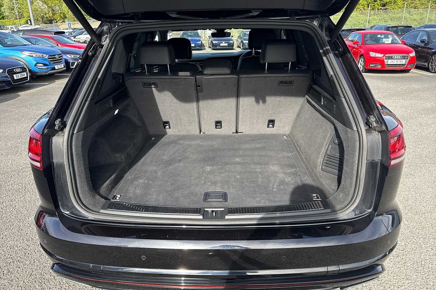 Volkswagen Touareg 3.0 TDI SCR 286PS 4MOTION R-Line Tech 5dr