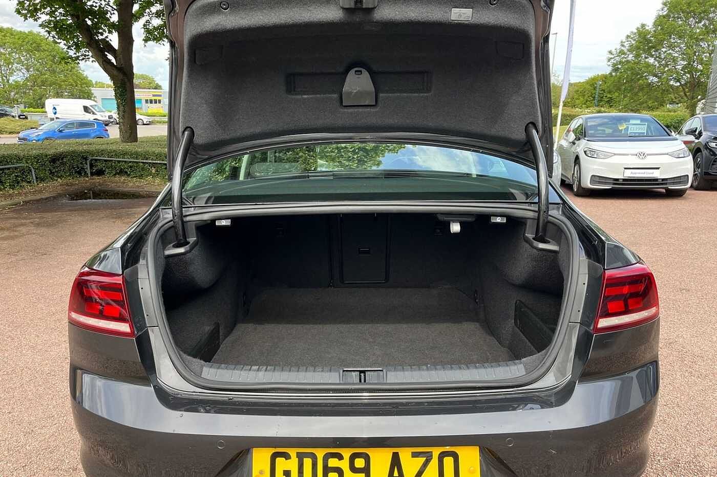 Volkswagen Passat 1.6 TDI (120ps) SE Nav DSG Saloon