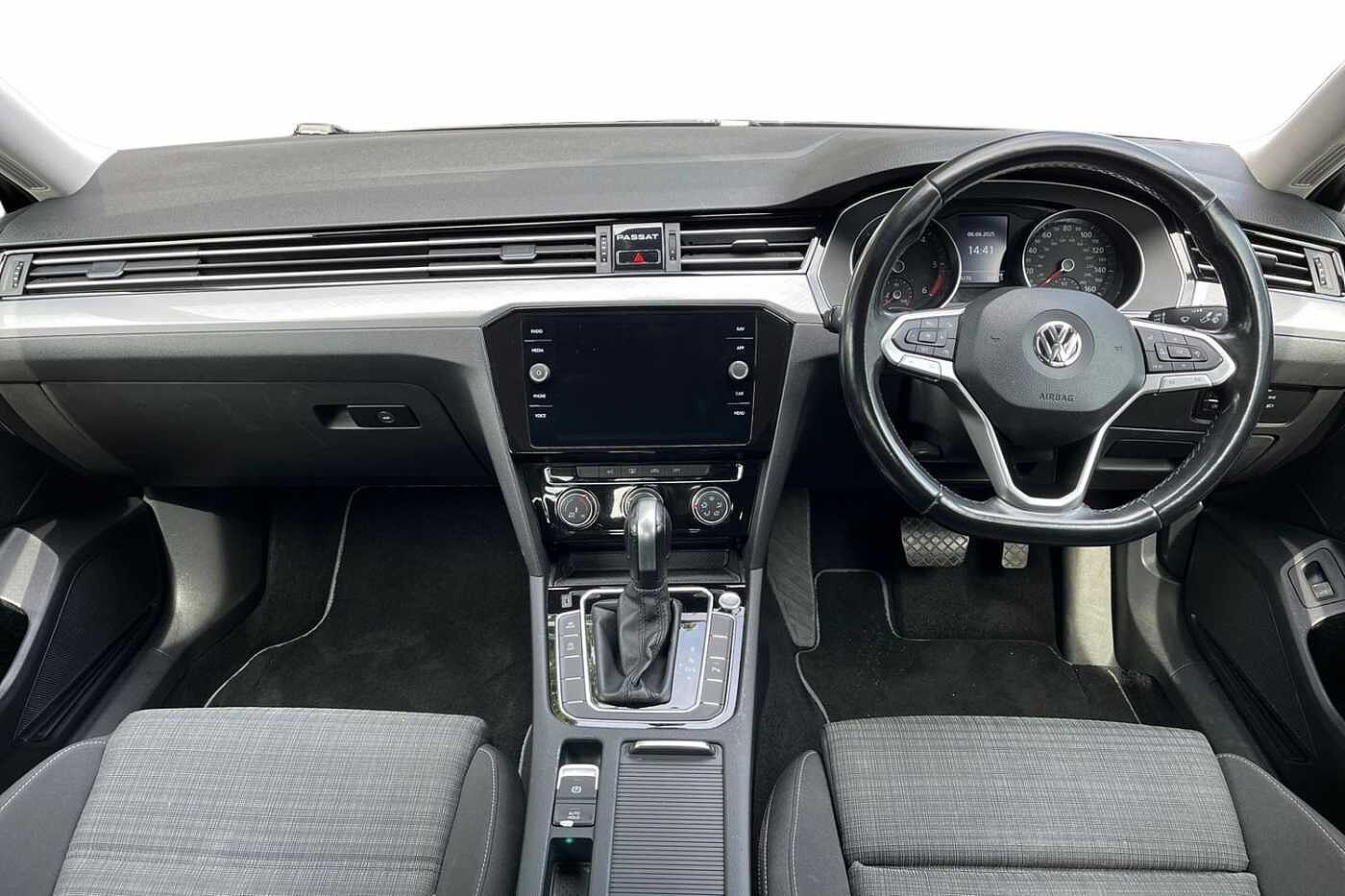 Volkswagen Passat 1.6 TDI (120ps) SE Nav DSG Saloon