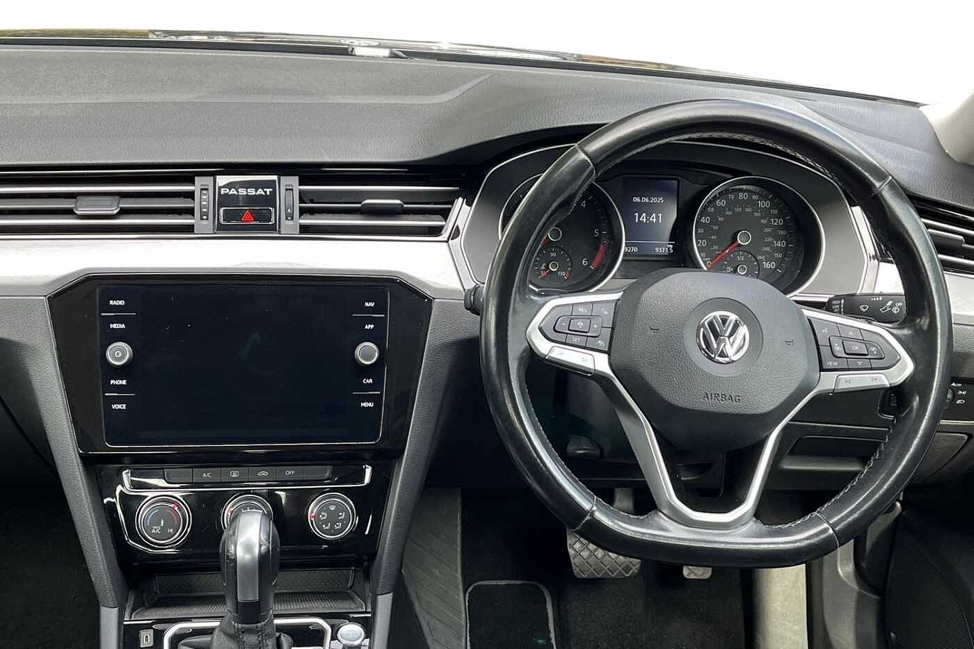 Volkswagen Passat 1.6 TDI (120ps) SE Nav DSG Saloon