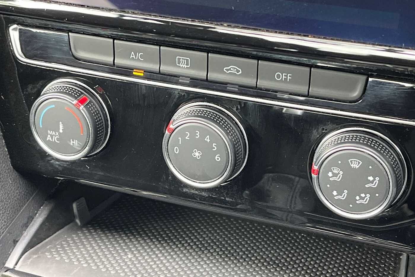 Volkswagen Passat 1.6 TDI (120ps) SE Nav DSG Saloon