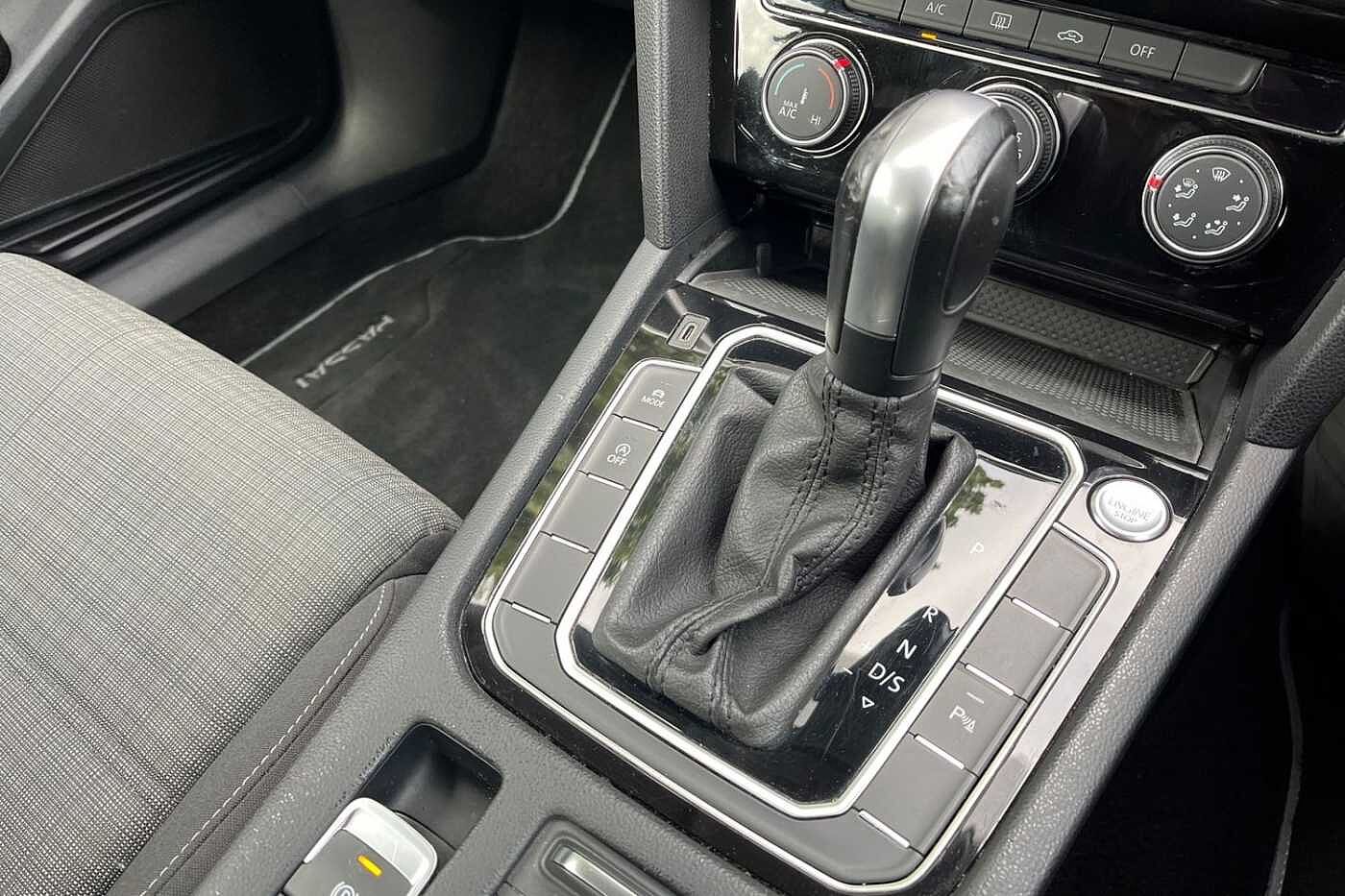 Volkswagen Passat 1.6 TDI (120ps) SE Nav DSG Saloon