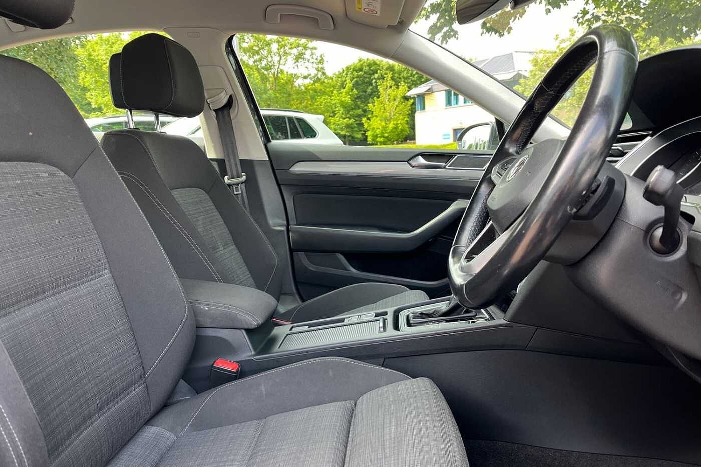 Volkswagen Passat 1.6 TDI (120ps) SE Nav DSG Saloon