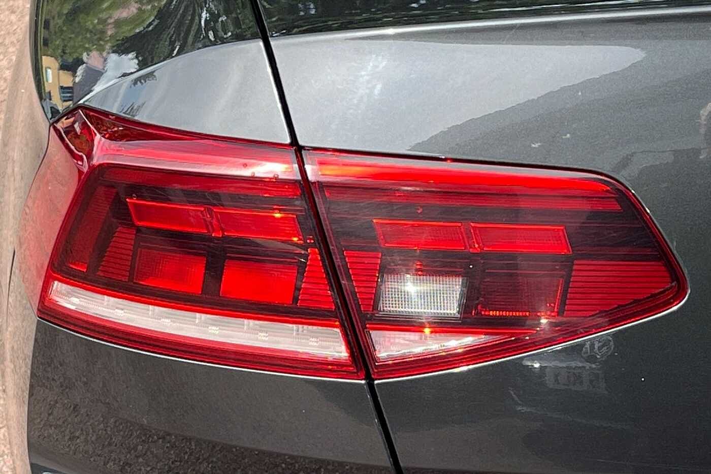 Volkswagen Passat 1.6 TDI (120ps) SE Nav DSG Saloon
