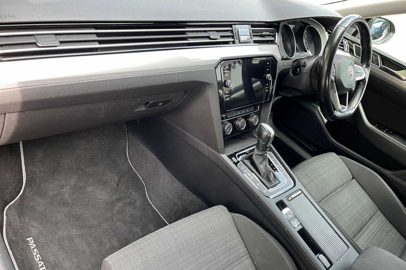 Volkswagen Passat 1.6 TDI (120ps) SE Nav DSG Saloon