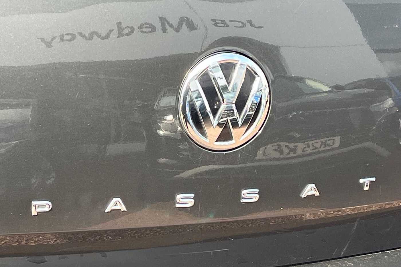 Volkswagen Passat 1.6 TDI (120ps) SE Nav DSG Saloon