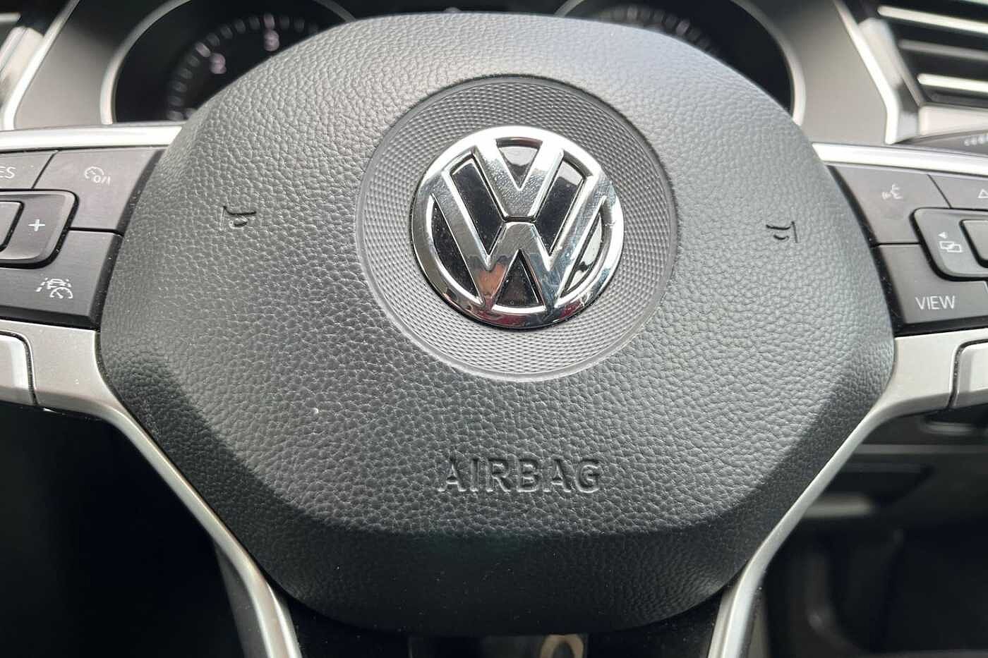 Volkswagen Passat 1.6 TDI (120ps) SE Nav DSG Saloon