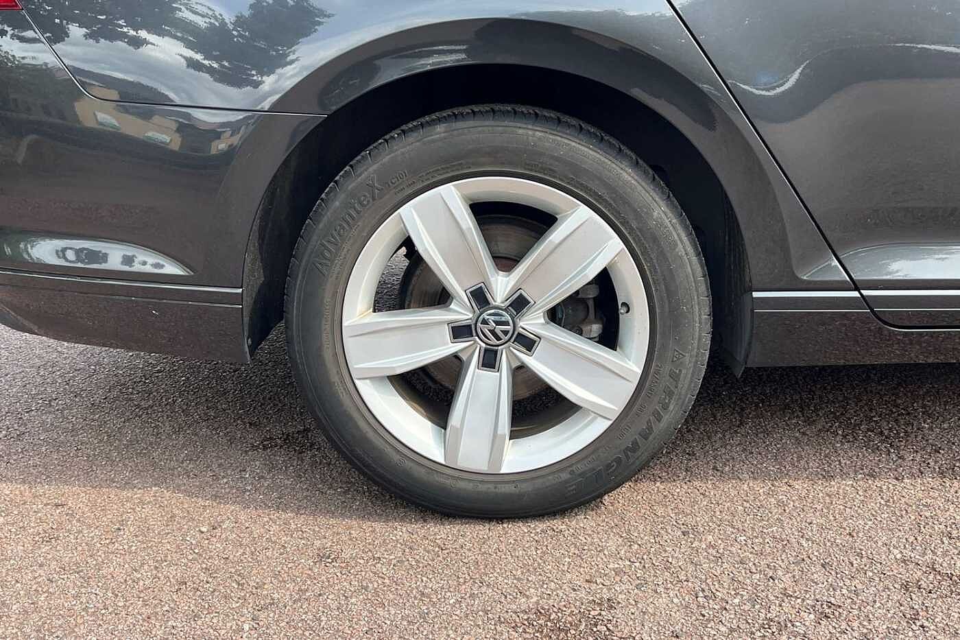 Volkswagen Passat 1.6 TDI (120ps) SE Nav DSG Saloon