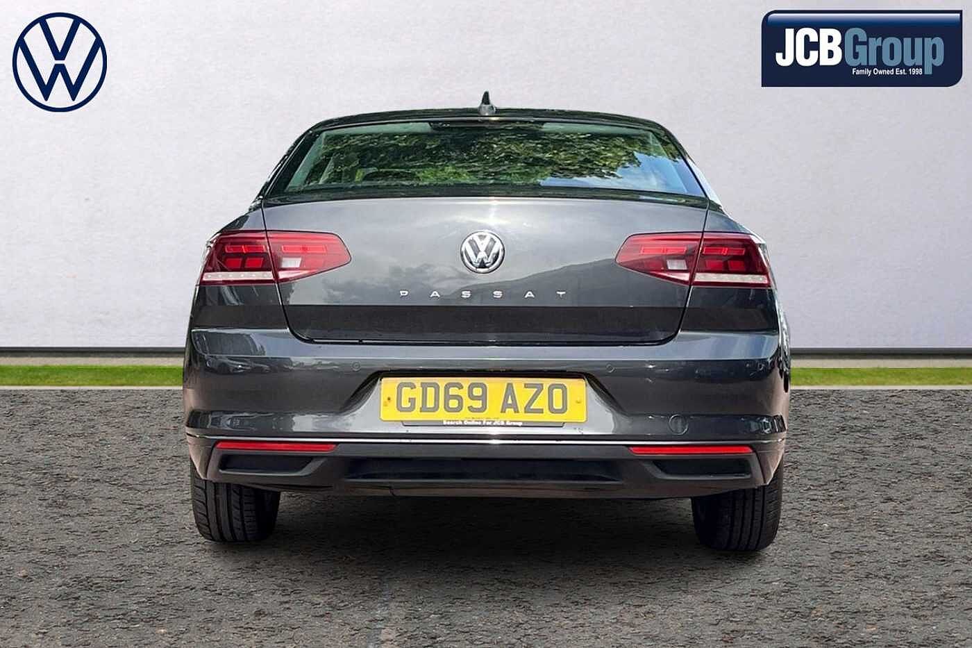 Volkswagen Passat 1.6 TDI (120ps) SE Nav DSG Saloon