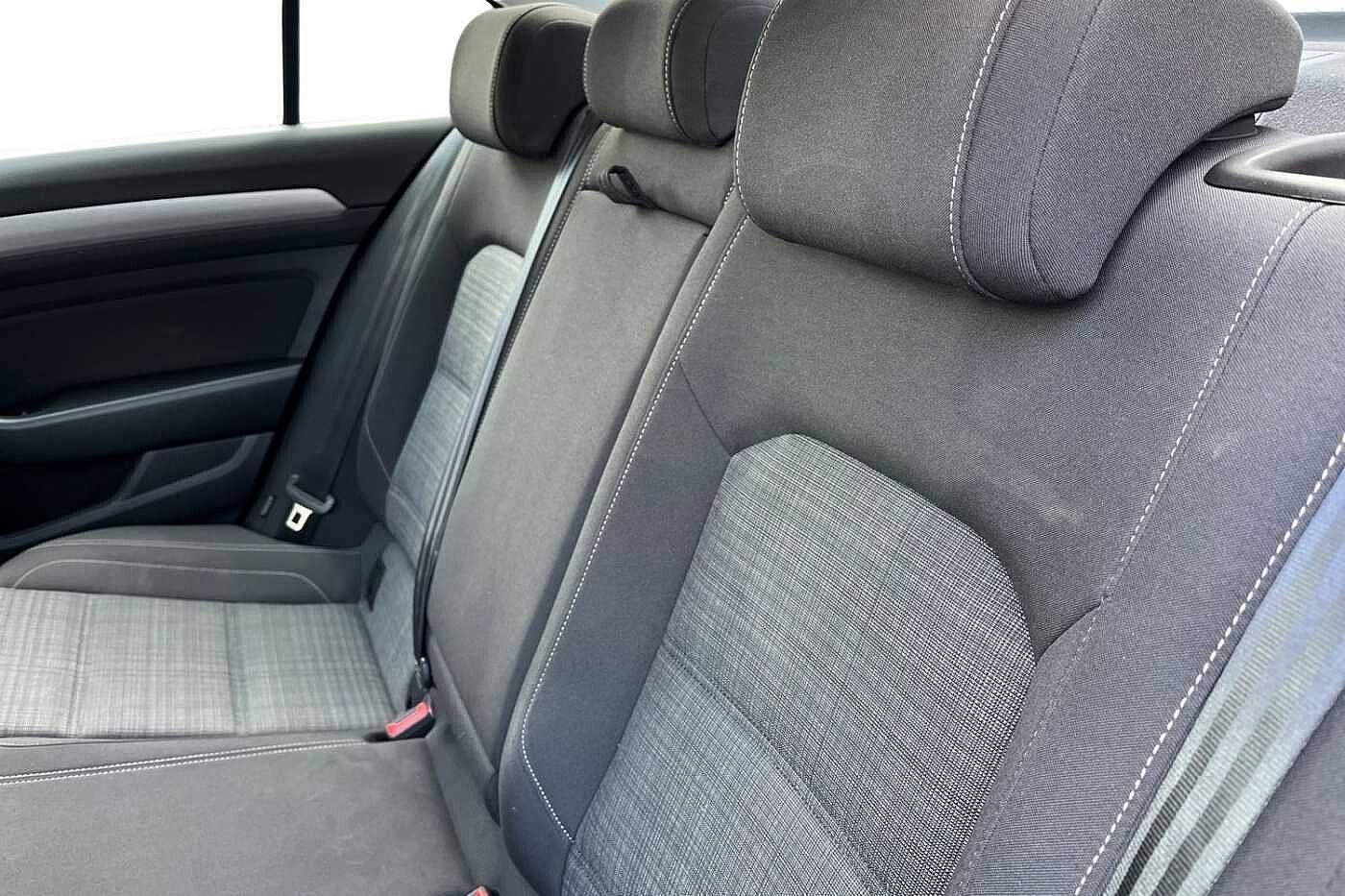 Volkswagen Passat 1.6 TDI (120ps) SE Nav DSG Saloon