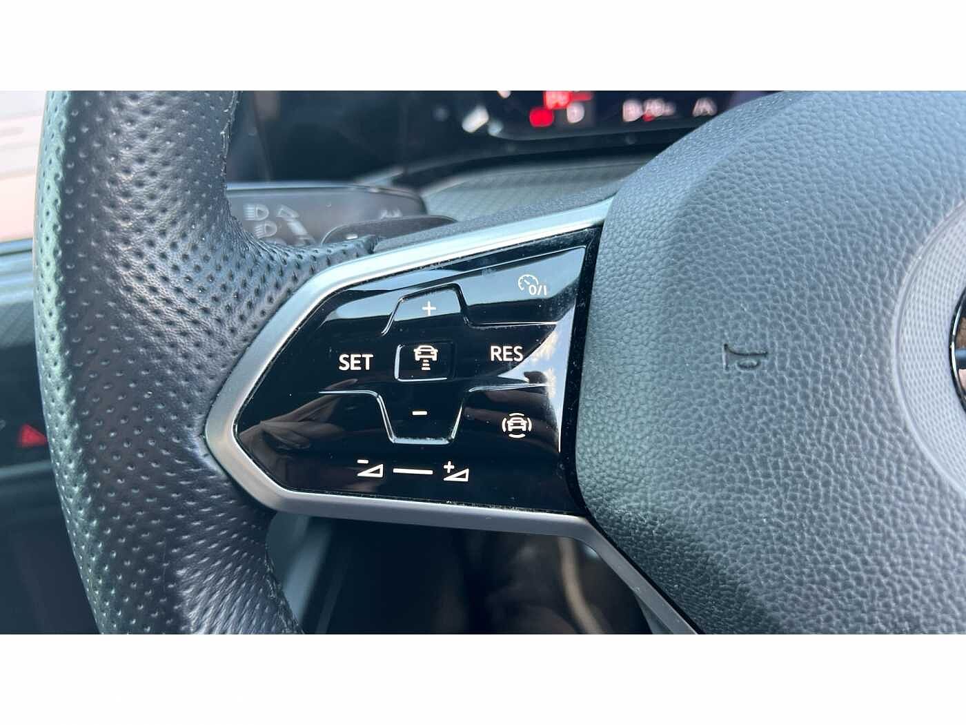 Volkswagen Golf MK8 1.5 eTSI R-Line EVO (150ps) DSG Estate