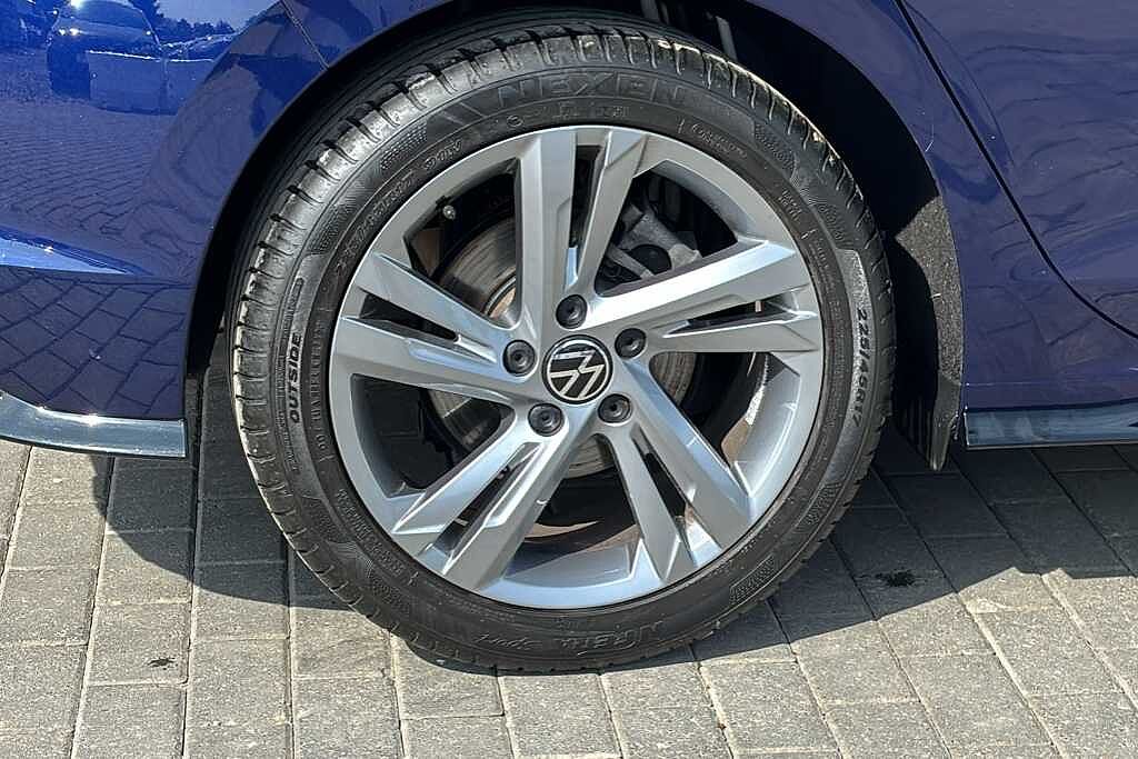 Volkswagen Golf MK8 Hatchback 5-Dr 1.5 TSI (130ps) R-Line EVO