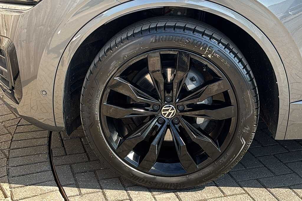 Volkswagen Touareg 3.0 V6 TDI 4Motion R-Line Tech Plus 5dr Tip Auto