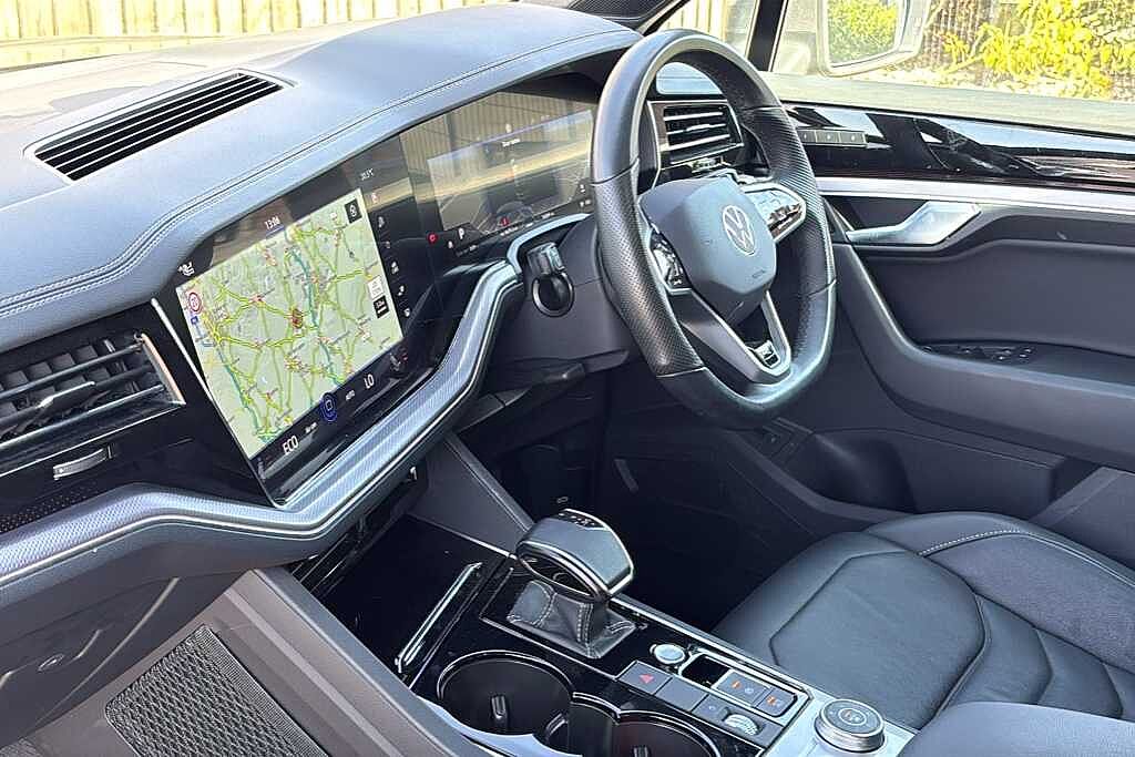 Volkswagen Touareg 3.0 V6 TDI 4Motion R-Line Tech Plus 5dr Tip Auto